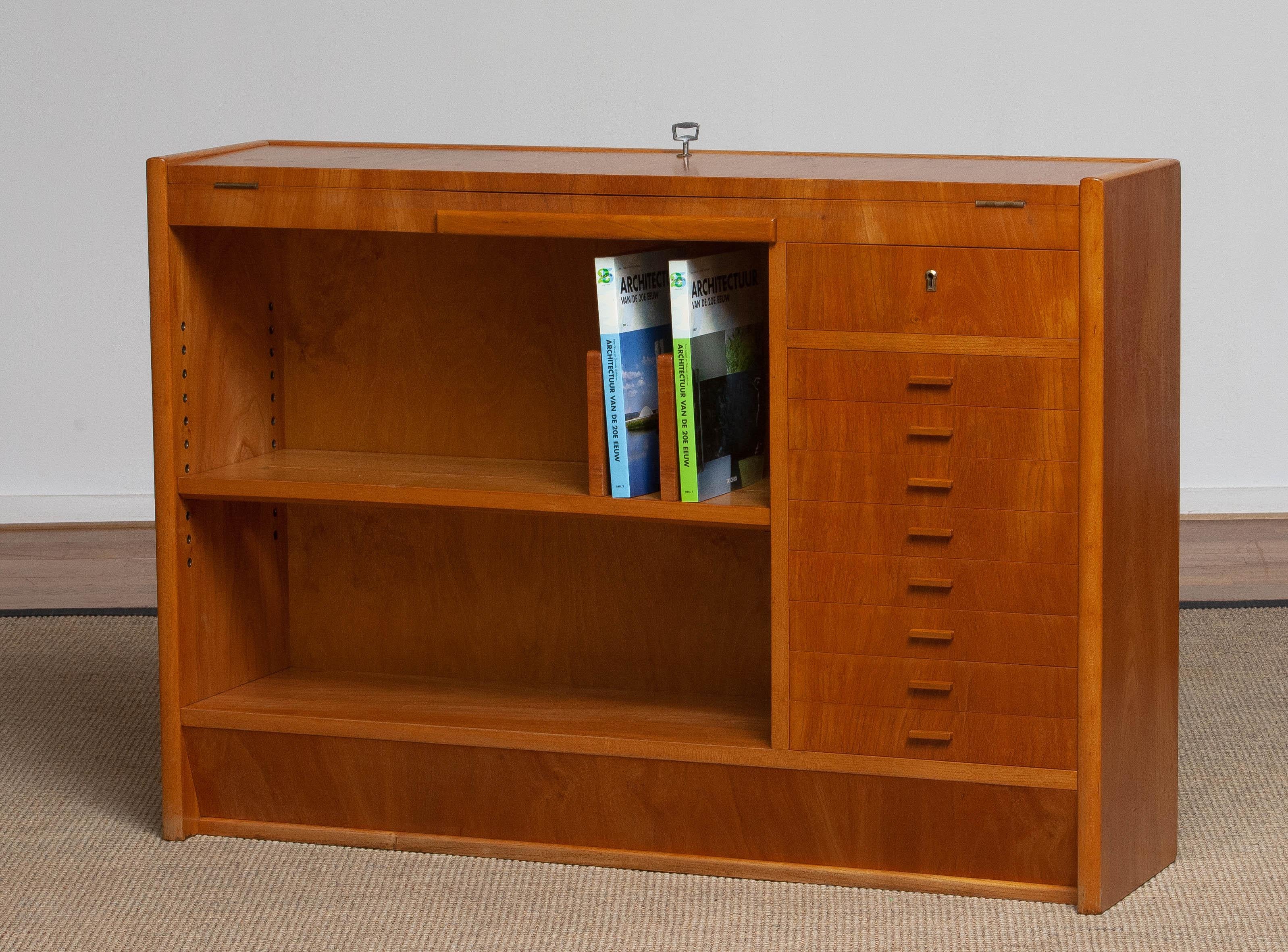 1940s Slim Oak Work Bench / Writing Desk with Open Folding Writing Working Top In Good Condition In Silvolde, Gelderland