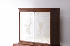 Petite et élégante bar des années 1940 avec deux portes miroir