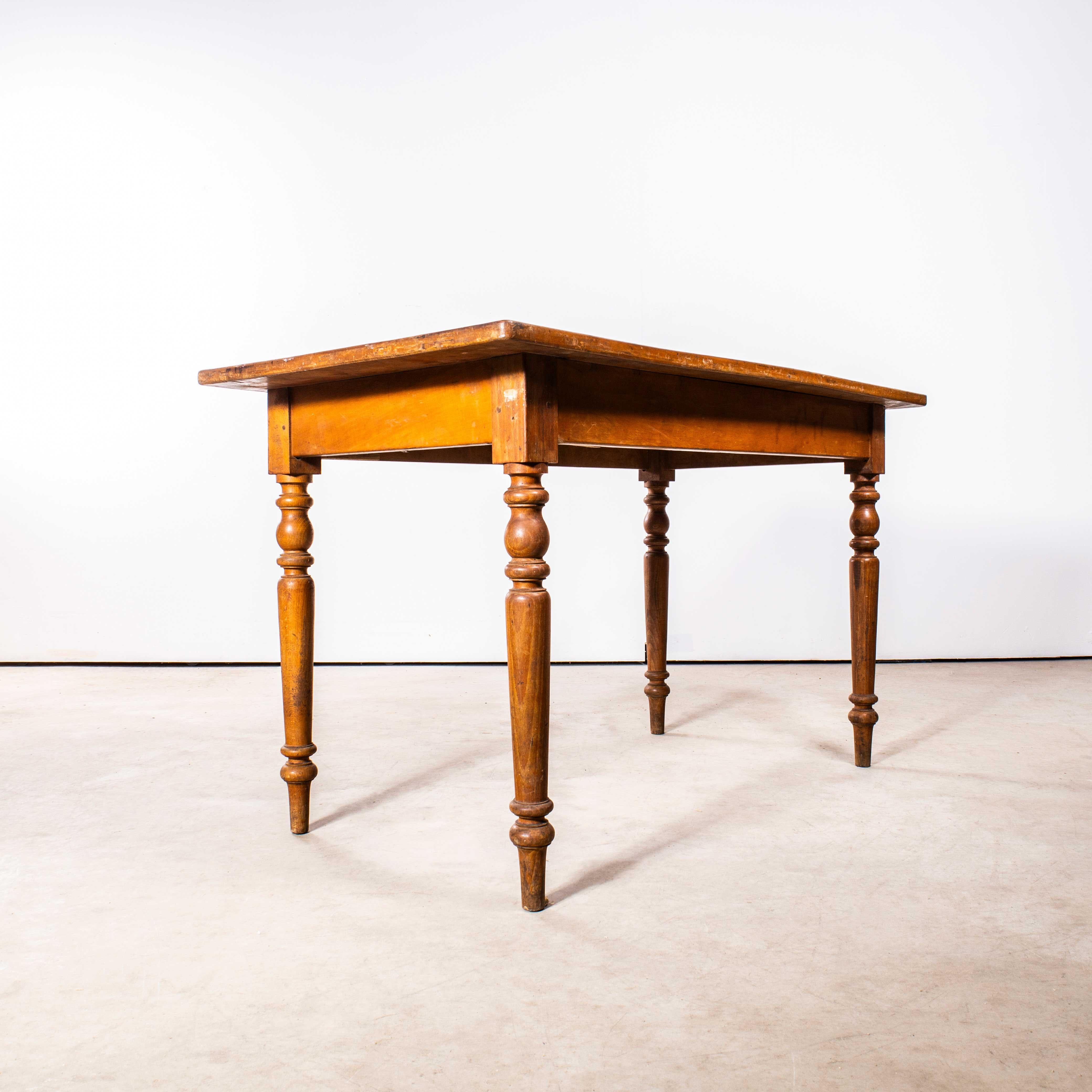 Petite table de cuisine et de salle à manger française des années 1940 Bon état - En vente à Hook, Hampshire