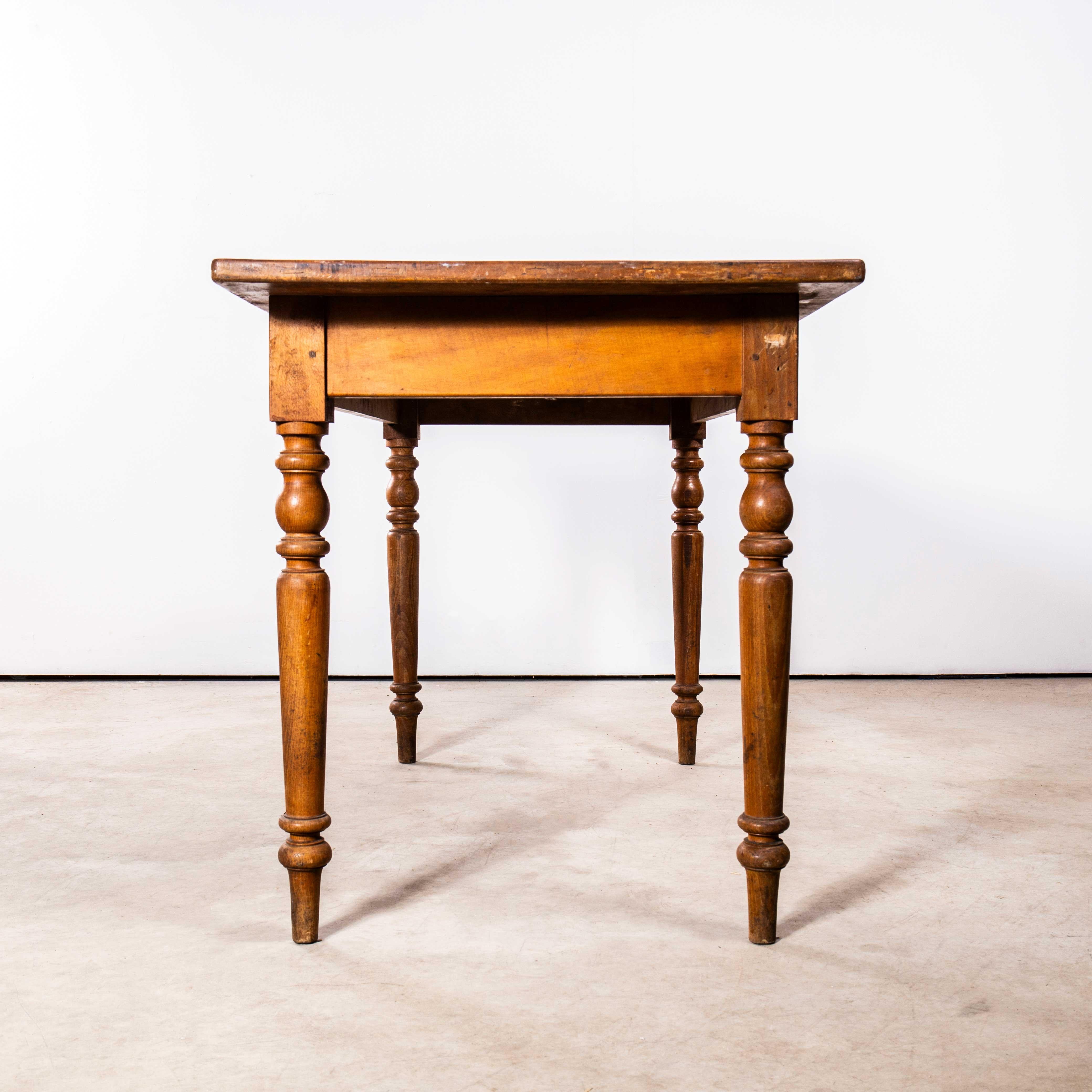 Fruitiers Petite table de cuisine et de salle à manger française des années 1940 en vente