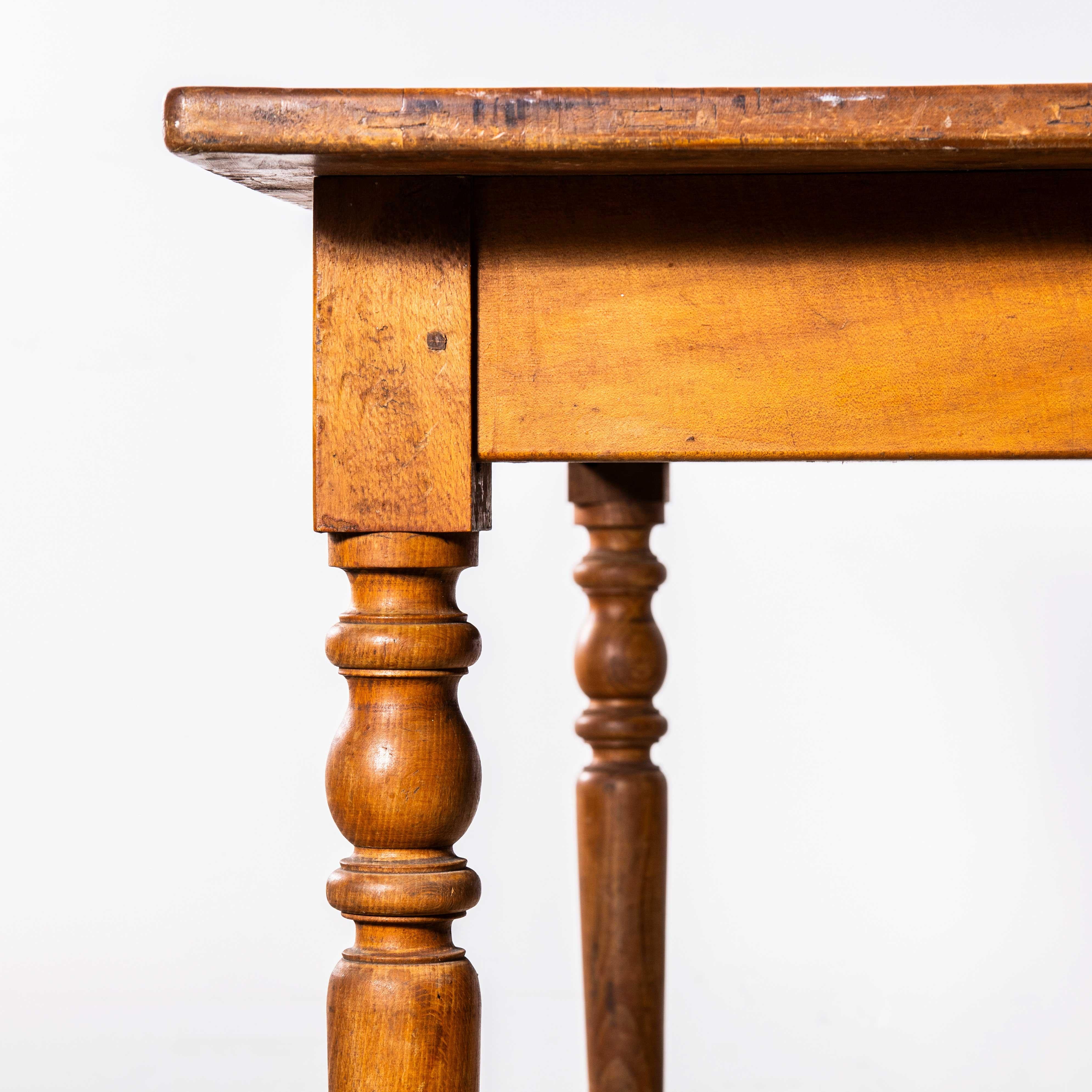 Petite table de cuisine et de salle à manger française des années 1940 en vente 1