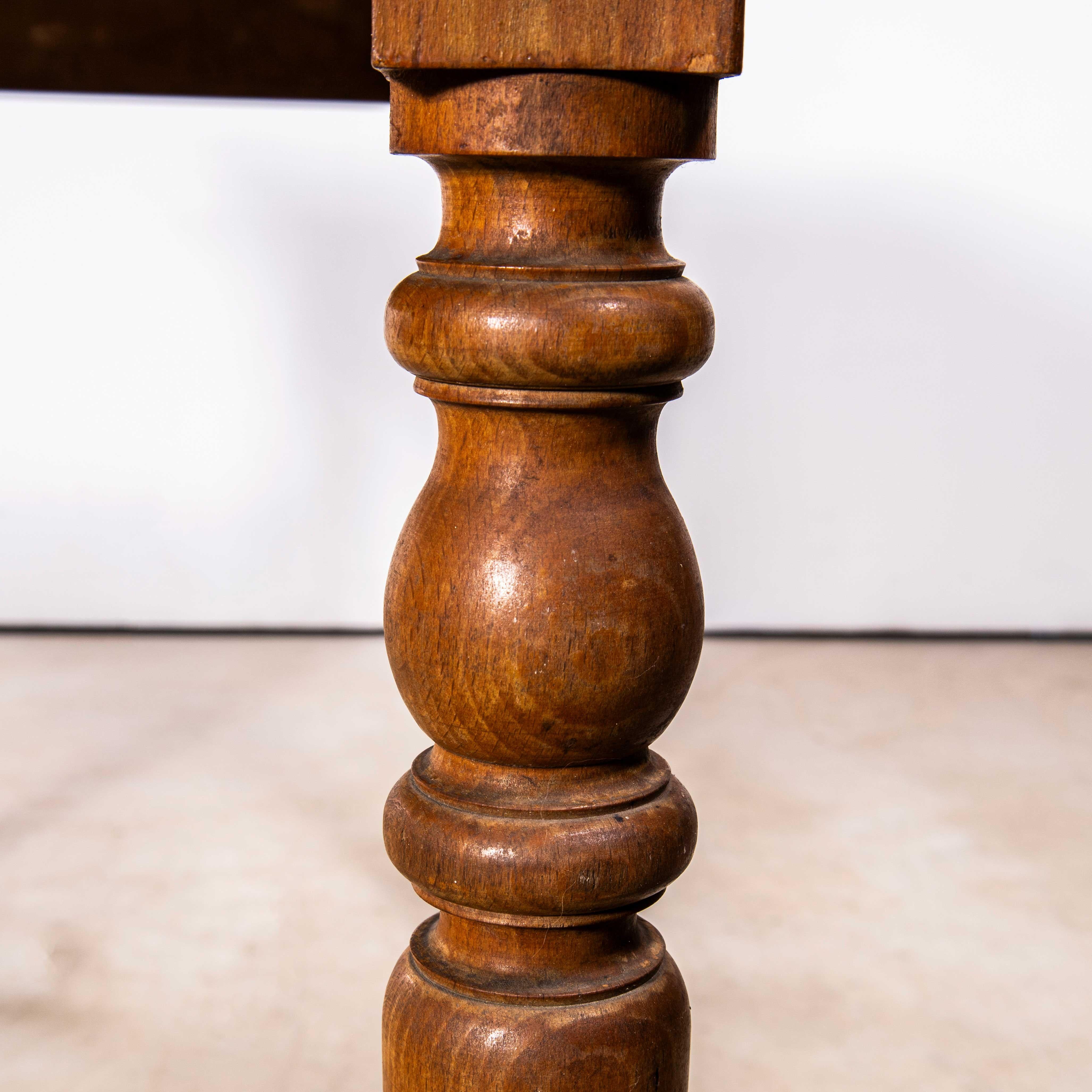 Petite table de cuisine et de salle à manger française des années 1940 en vente 2
