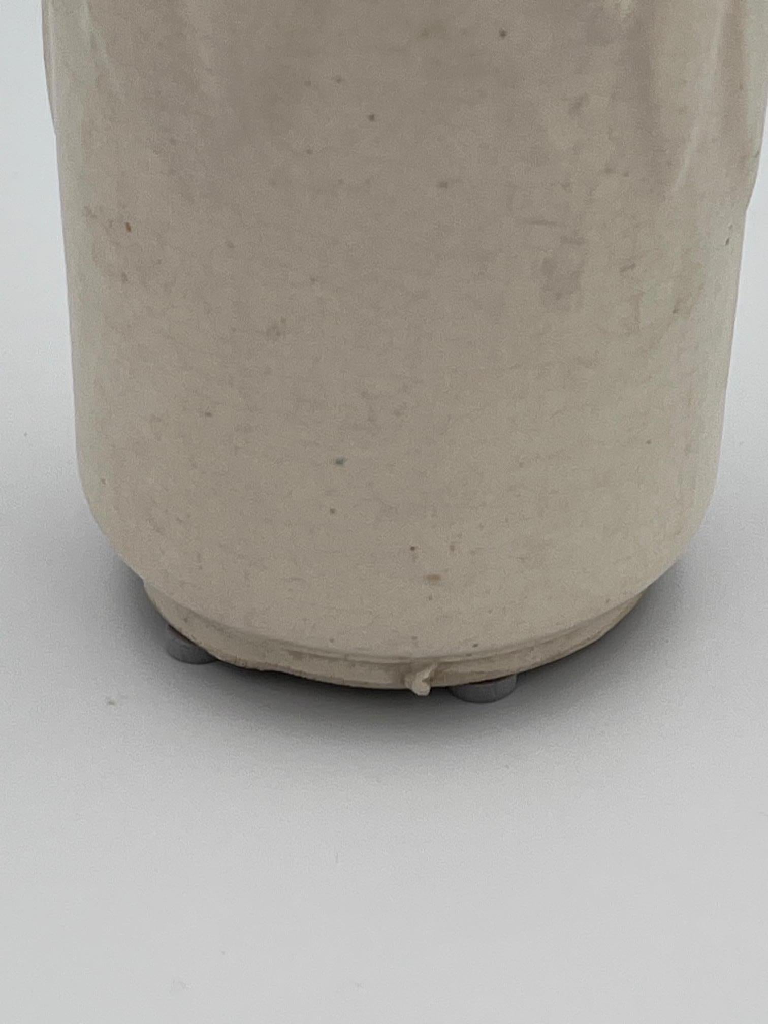 Vaso in ceramica a farfalla McCoy piccolo del 1940, di colore bianco in vendita 3