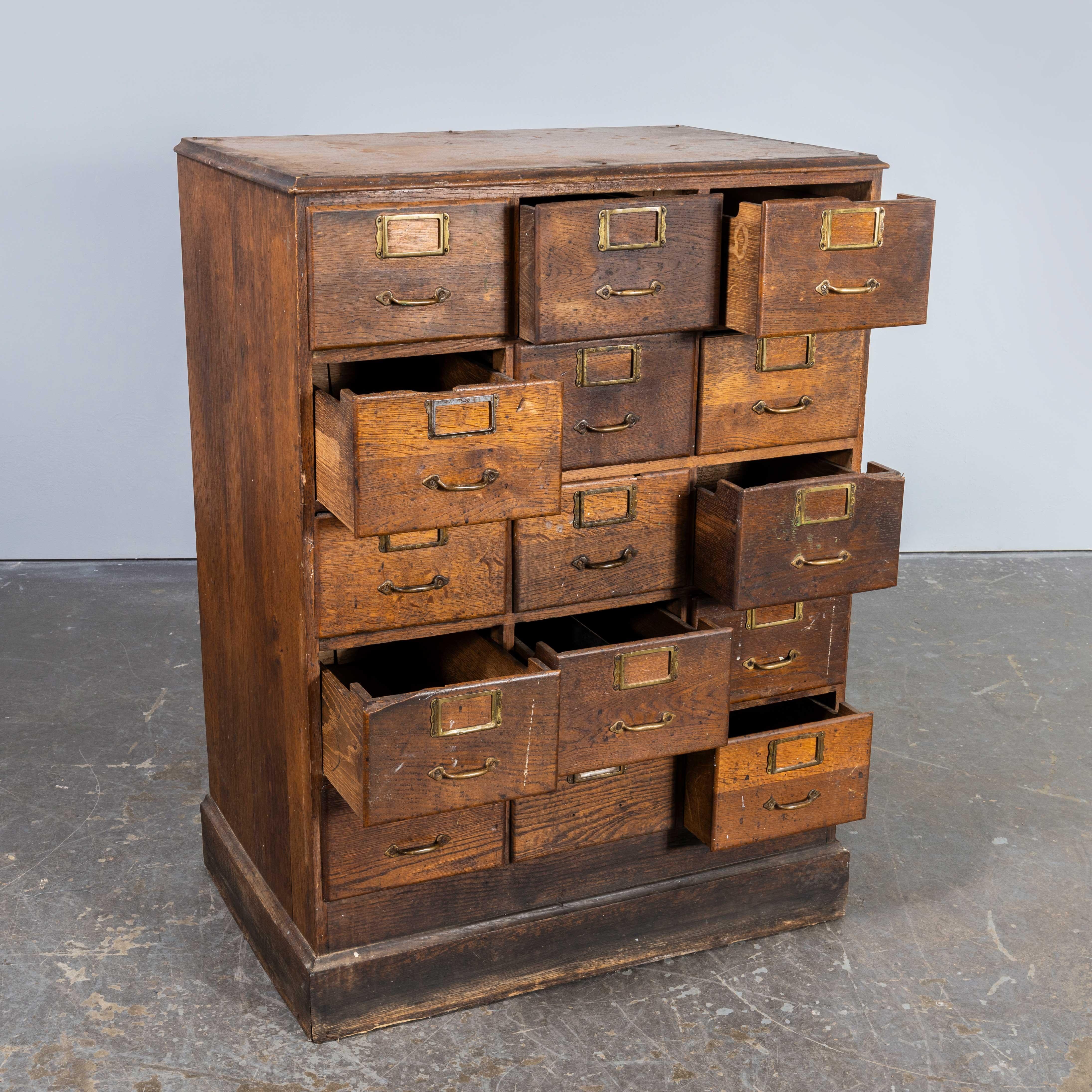 Piccola cassettiera francese Atelier A in Oak del 1940 in vendita 4