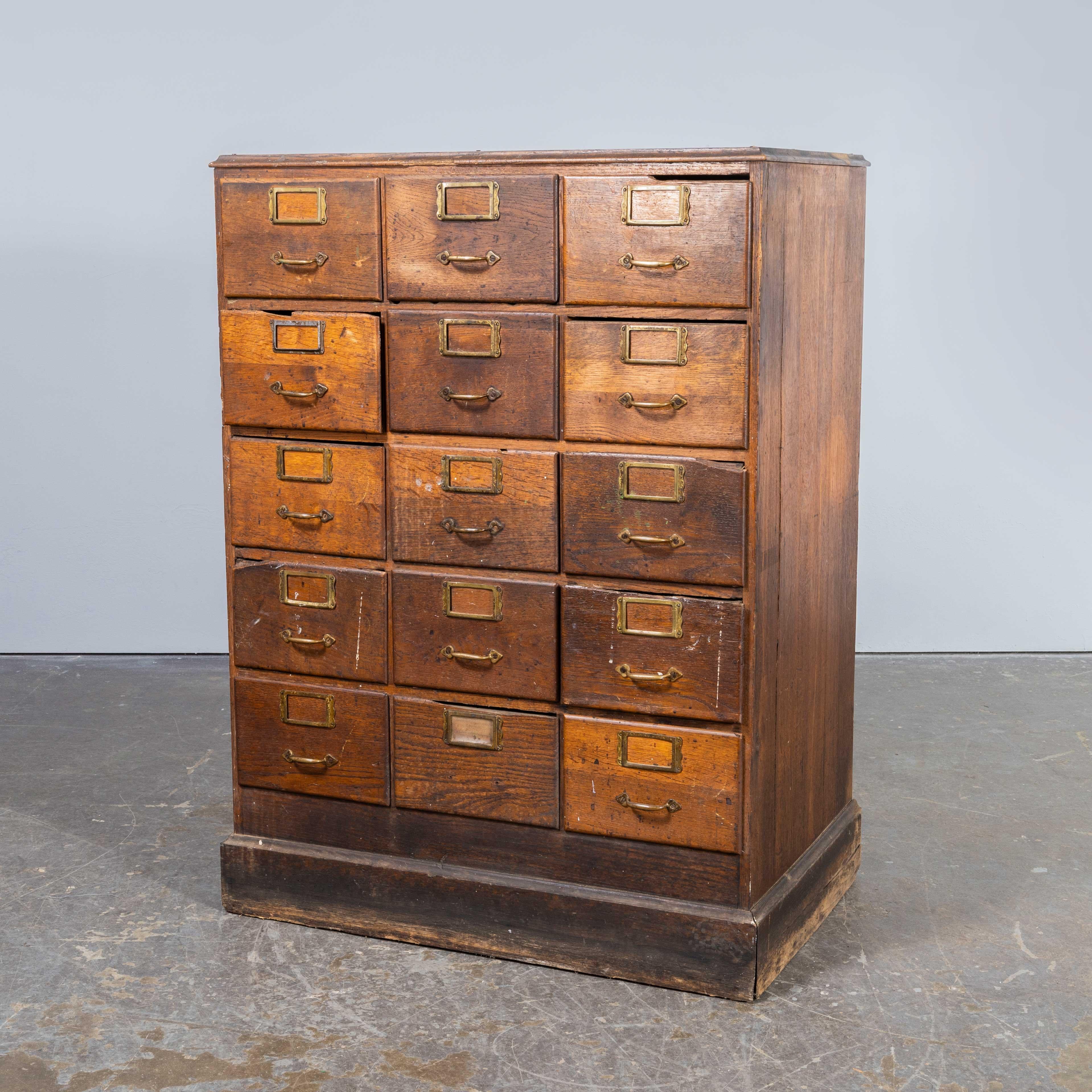 Piccola cassettiera francese Atelier A in Oak del 1940 In condizioni buone in vendita a Hook, Hampshire