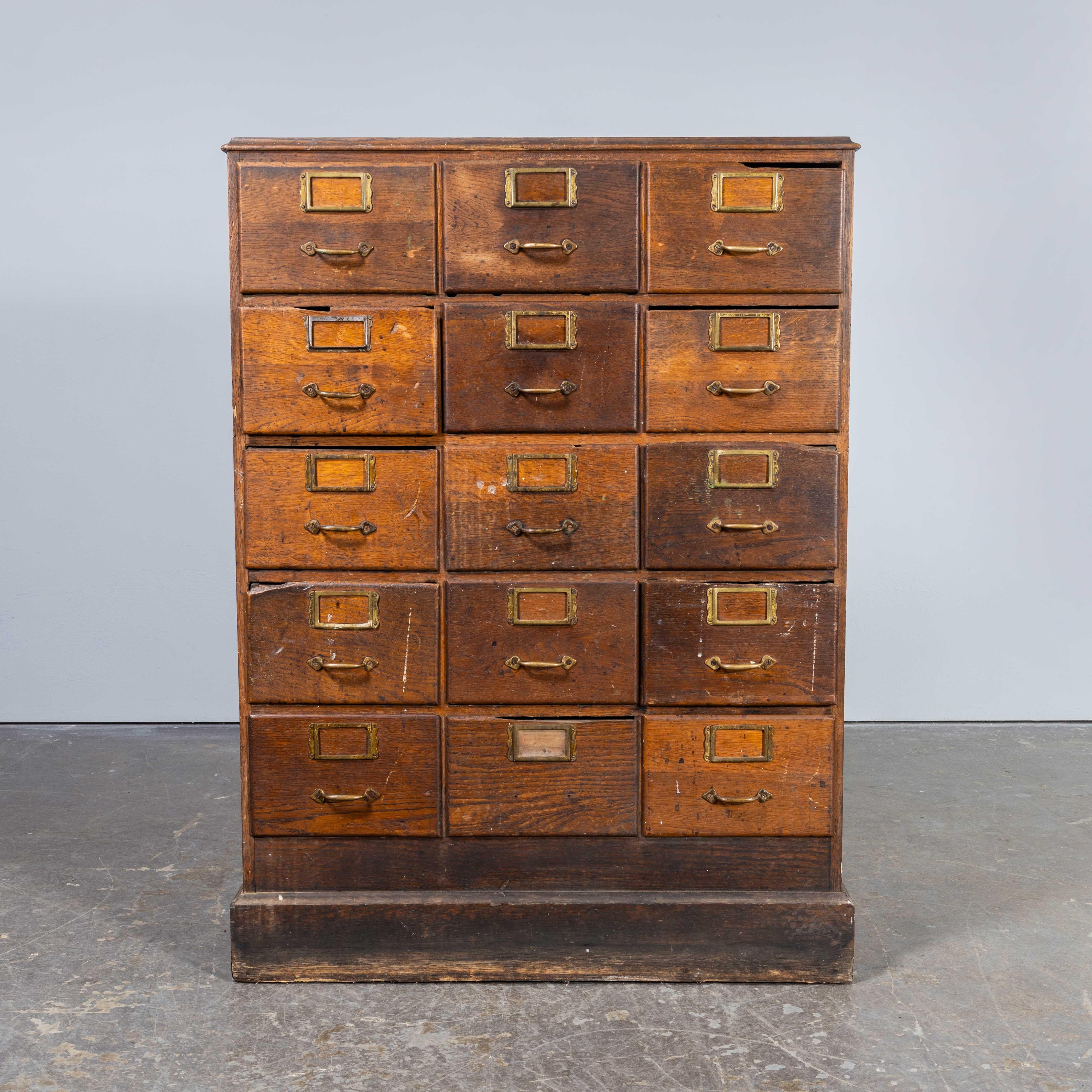 Metà XX secolo Piccola cassettiera francese Atelier A in Oak del 1940 in vendita