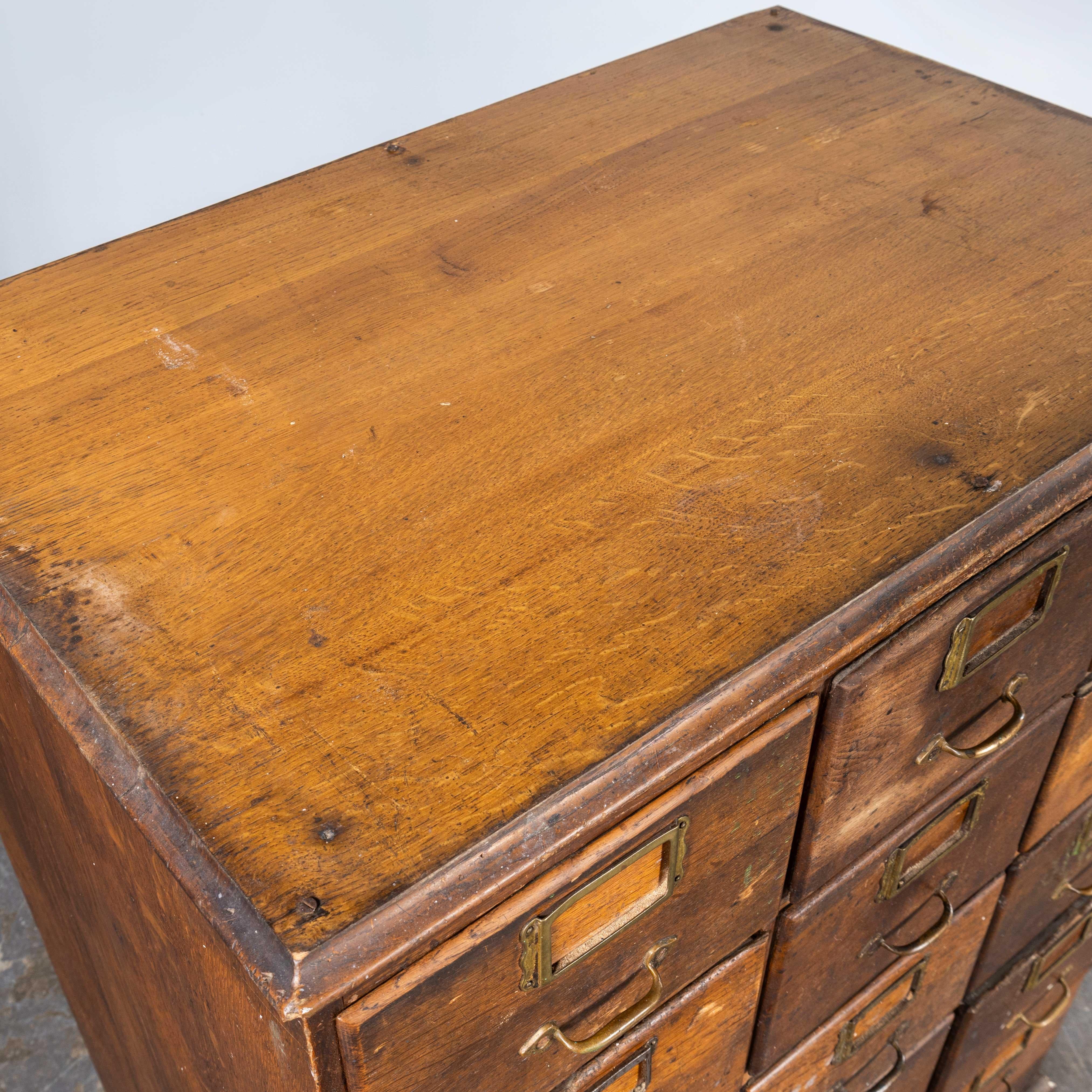 Quercia Piccola cassettiera francese Atelier A in Oak del 1940 in vendita