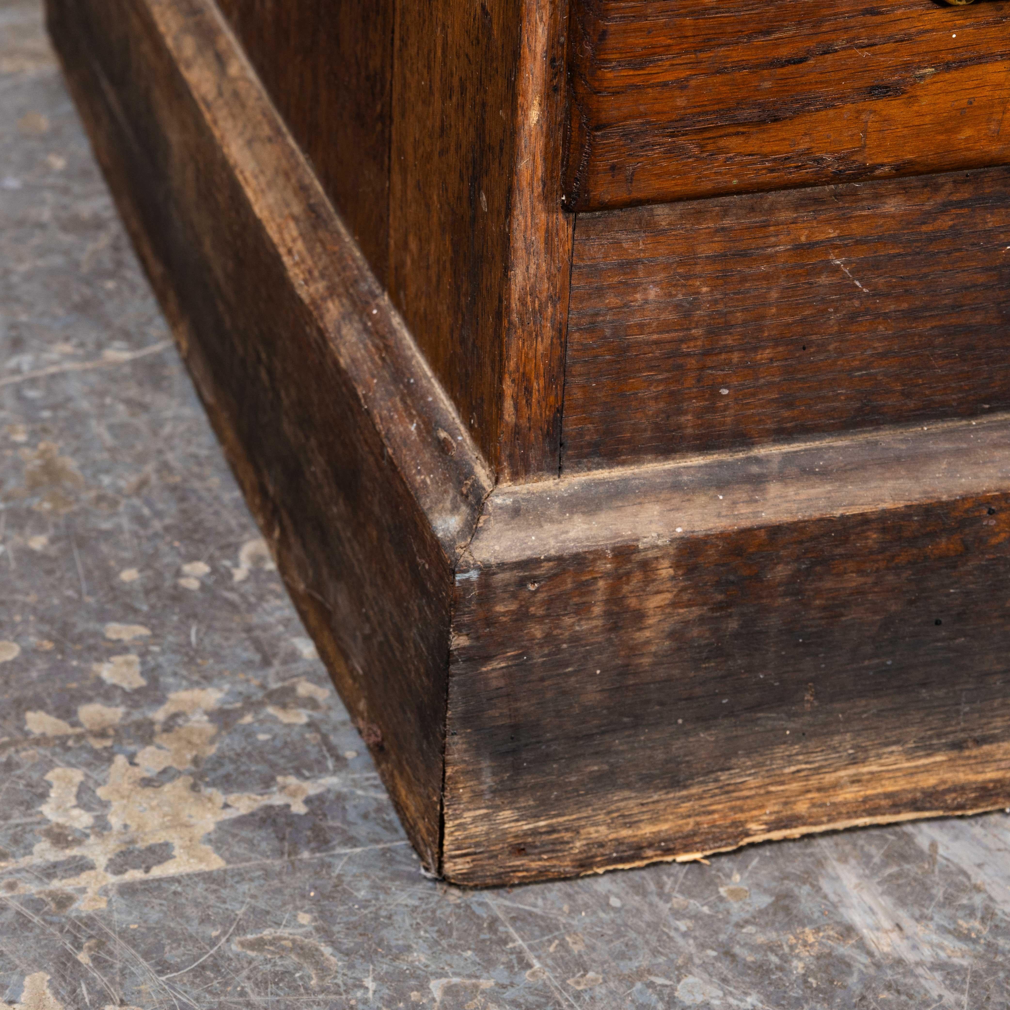 Piccola cassettiera francese Atelier A in Oak del 1940 in vendita 2