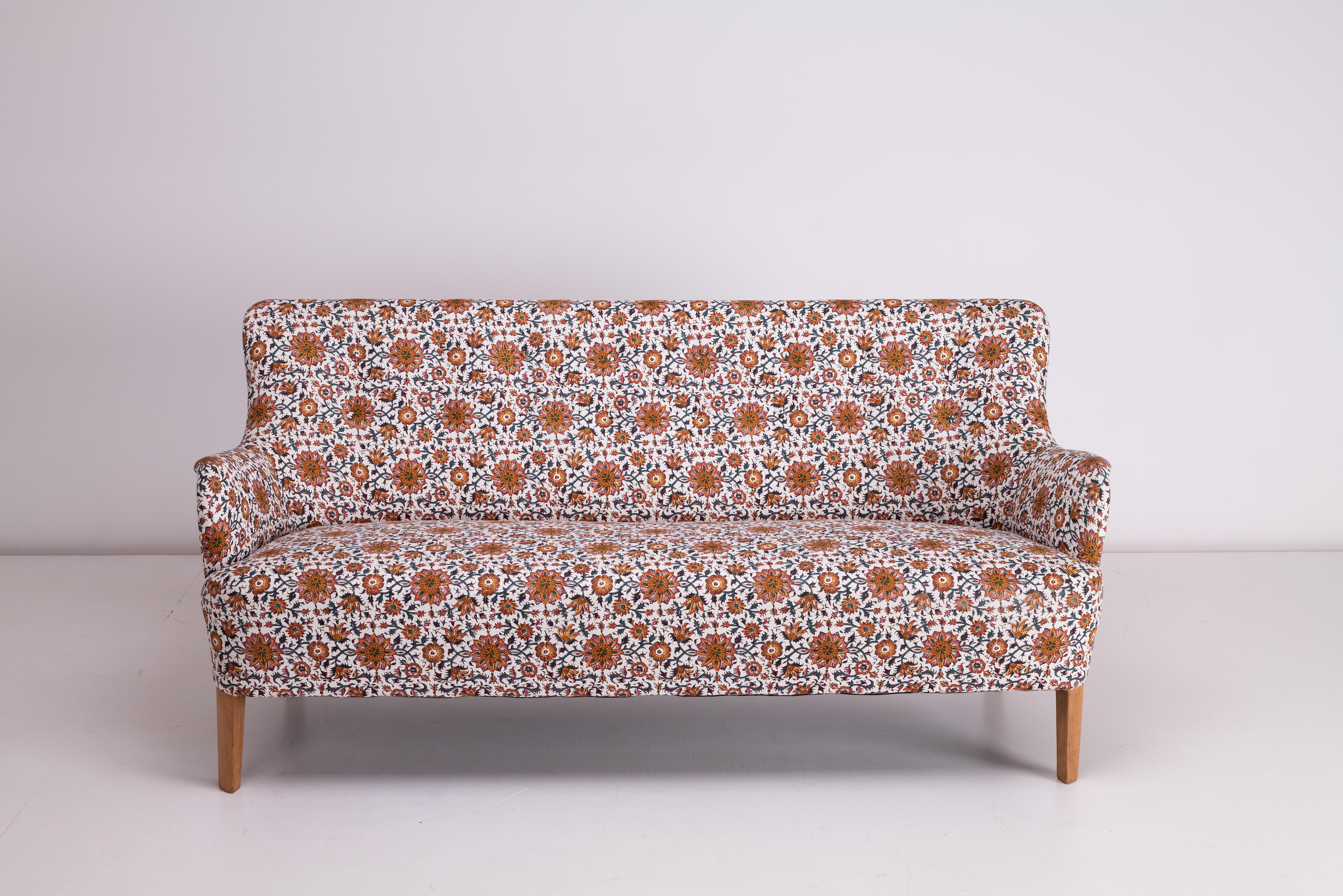 Mid-Century Modern 1940s Sofa Designed by Peter Hvidt for Fritz Hansen Fabric by Soane Britain