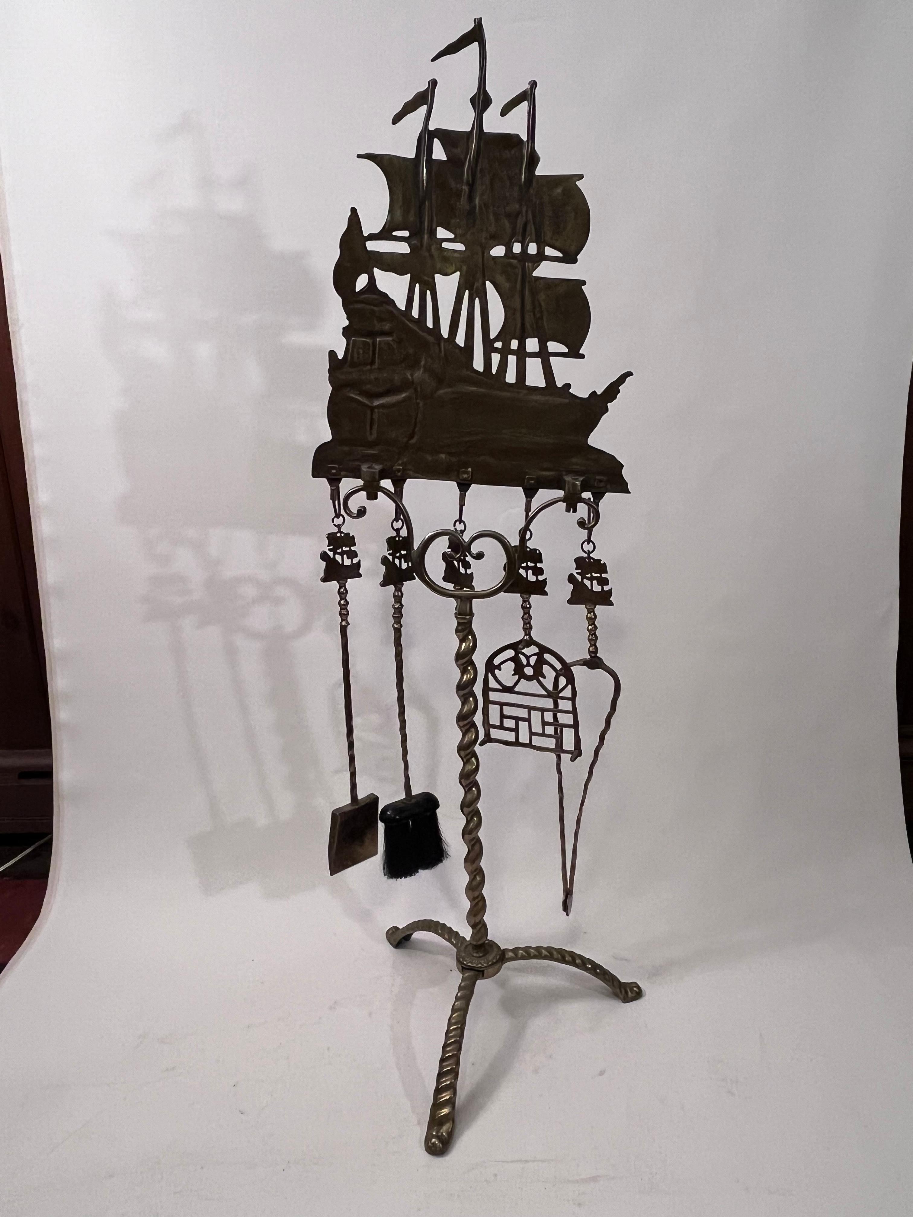 Set d'outils de cheminée Don Fernando pour bateau en laiton massif des années 1940 en vente 2