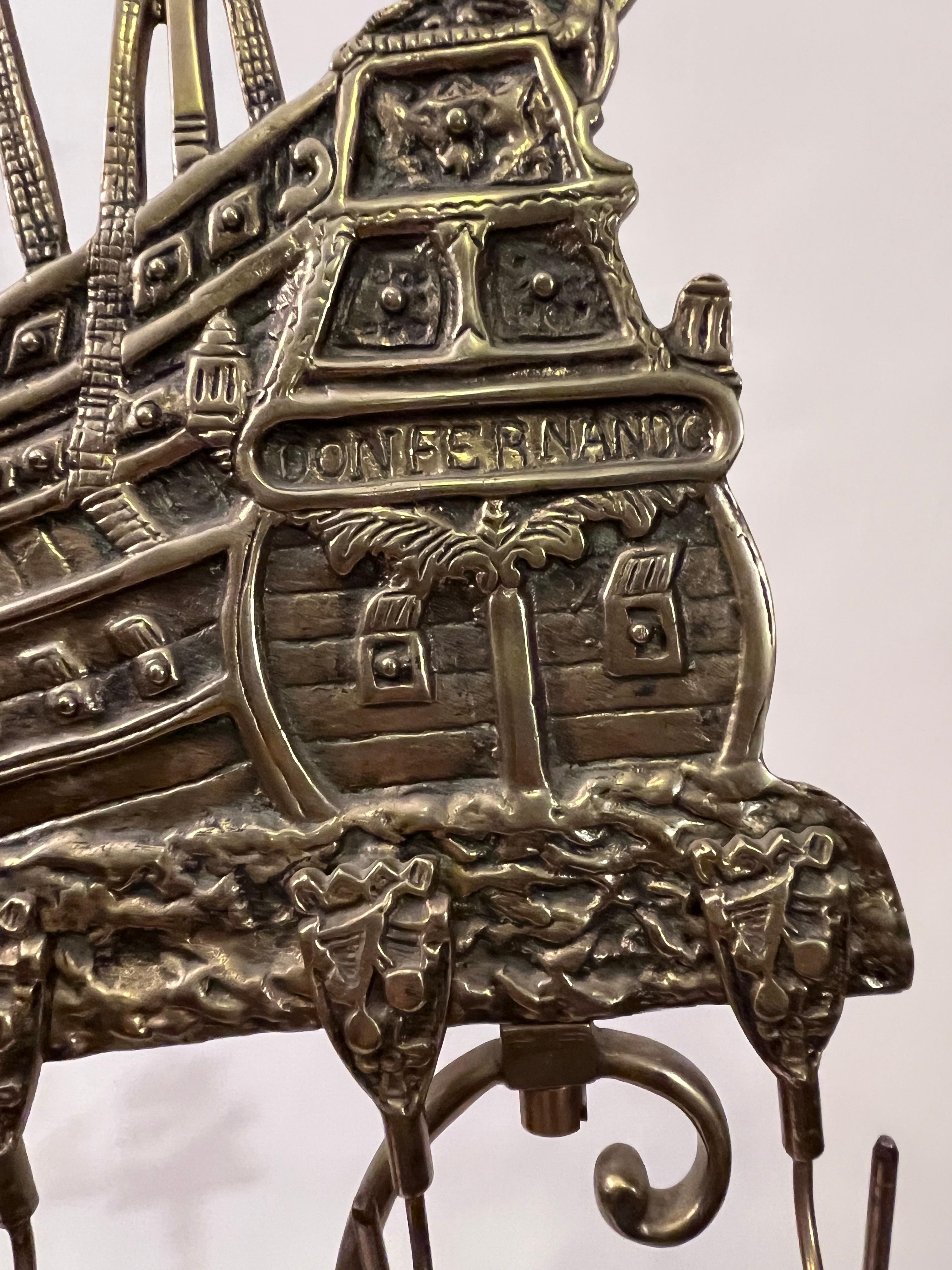 Colonial américain Set d'outils de cheminée Don Fernando pour bateau en laiton massif des années 1940 en vente