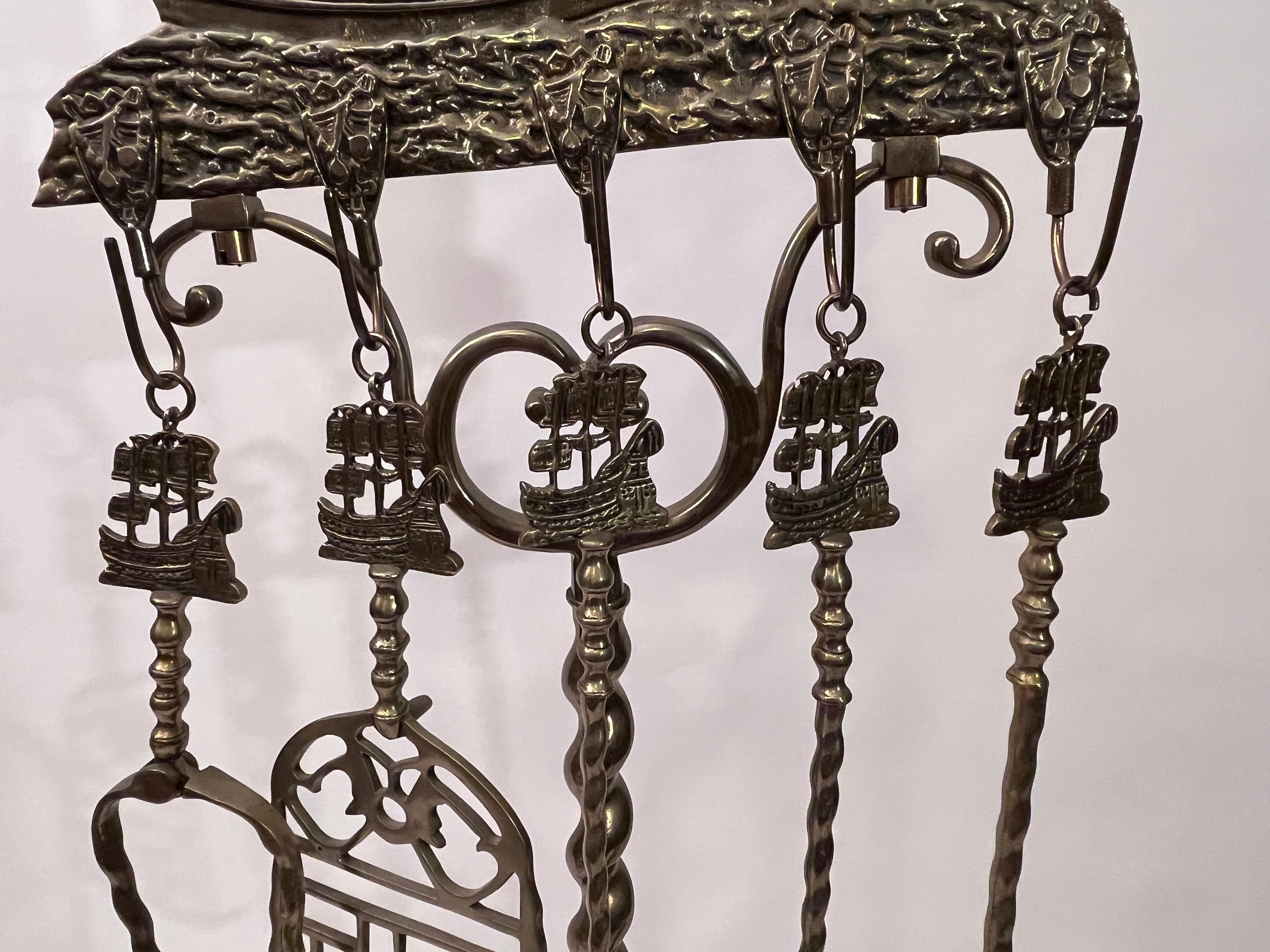 Américain Set d'outils de cheminée Don Fernando pour bateau en laiton massif des années 1940 en vente