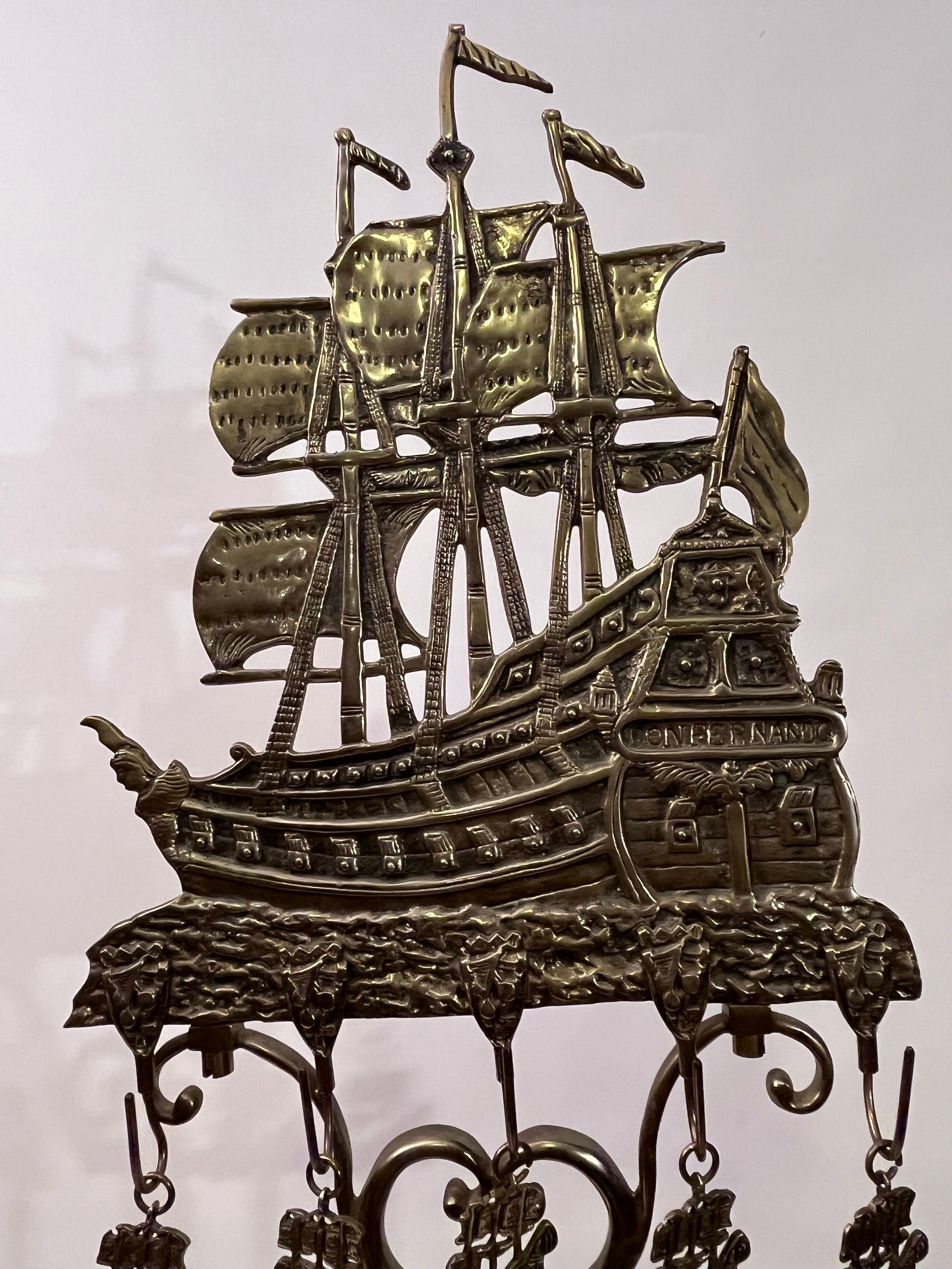 Moulage Set d'outils de cheminée Don Fernando pour bateau en laiton massif des années 1940 en vente