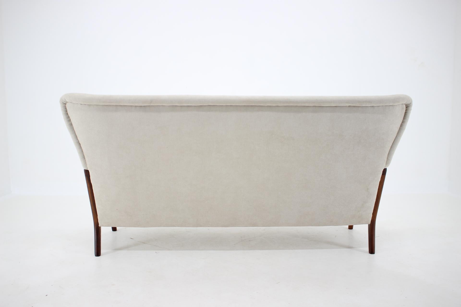 Mid-20th Century 1940s Soren Hansen Three-Seat Sofa by Fritz Hansen, Denmark