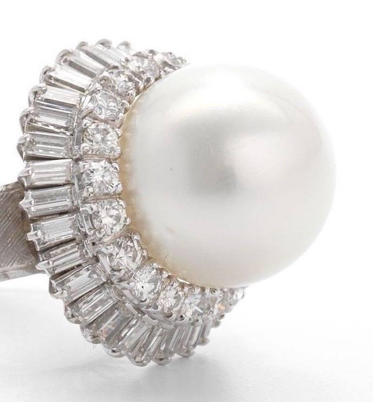 1940s South Seas Pearl 1.60 Carat VS Diamond 14 Karat Gold Cocktail Ring In Excellent Condition For Sale In Shaker Heights, OH