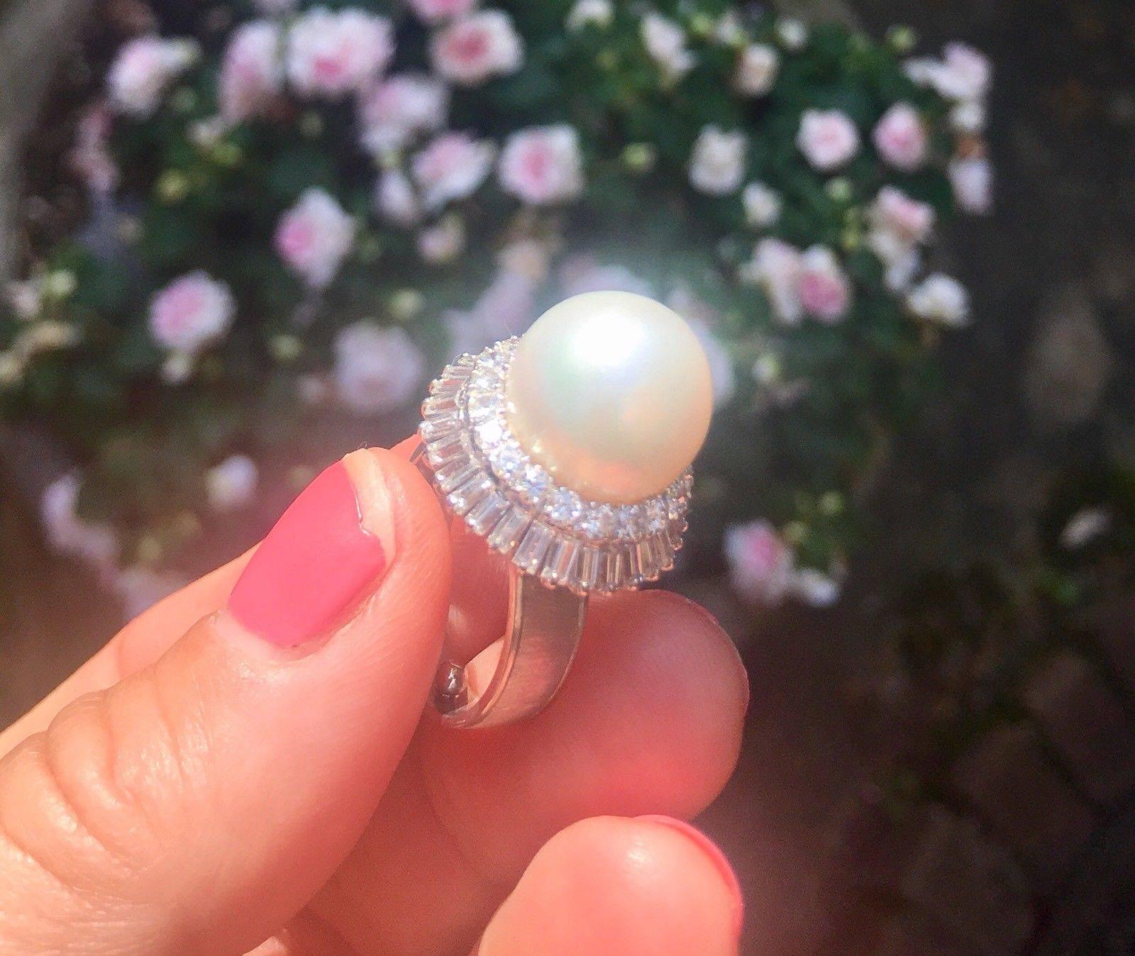 Stunning Retro Mid Century 1950s South Sea Pearl 1.60 ct G/VS Diamond Ring

Ring size 6-6.5

Gorgeous high quality 14k white gold ring set with a South Sea pearl, 13.43mm, and further accentuated with round brilliant cut and baguette cut