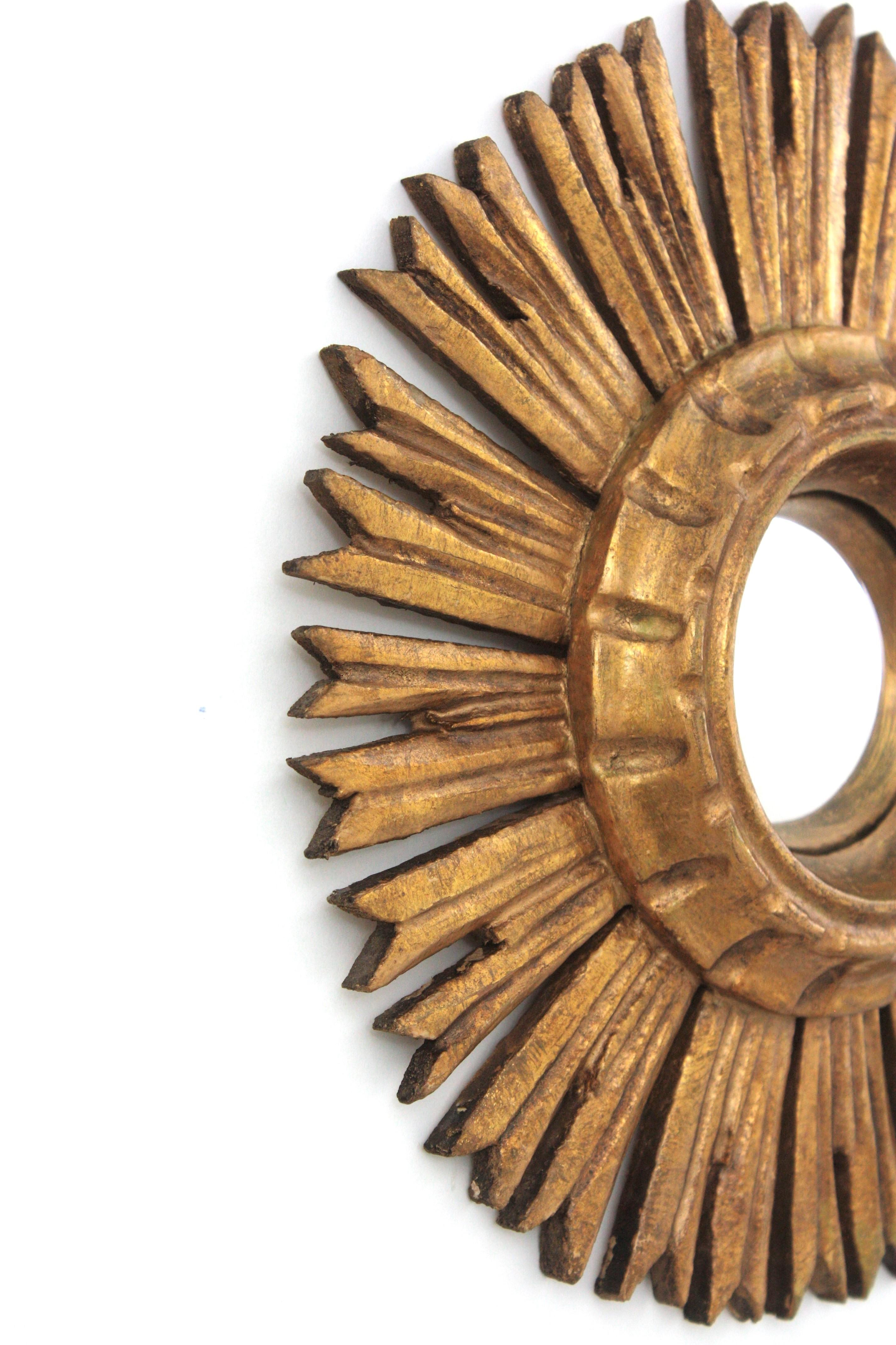 Gesso 1940s Spanish Baroque Giltwood Sunburst Mirror with Convex Glass For Sale