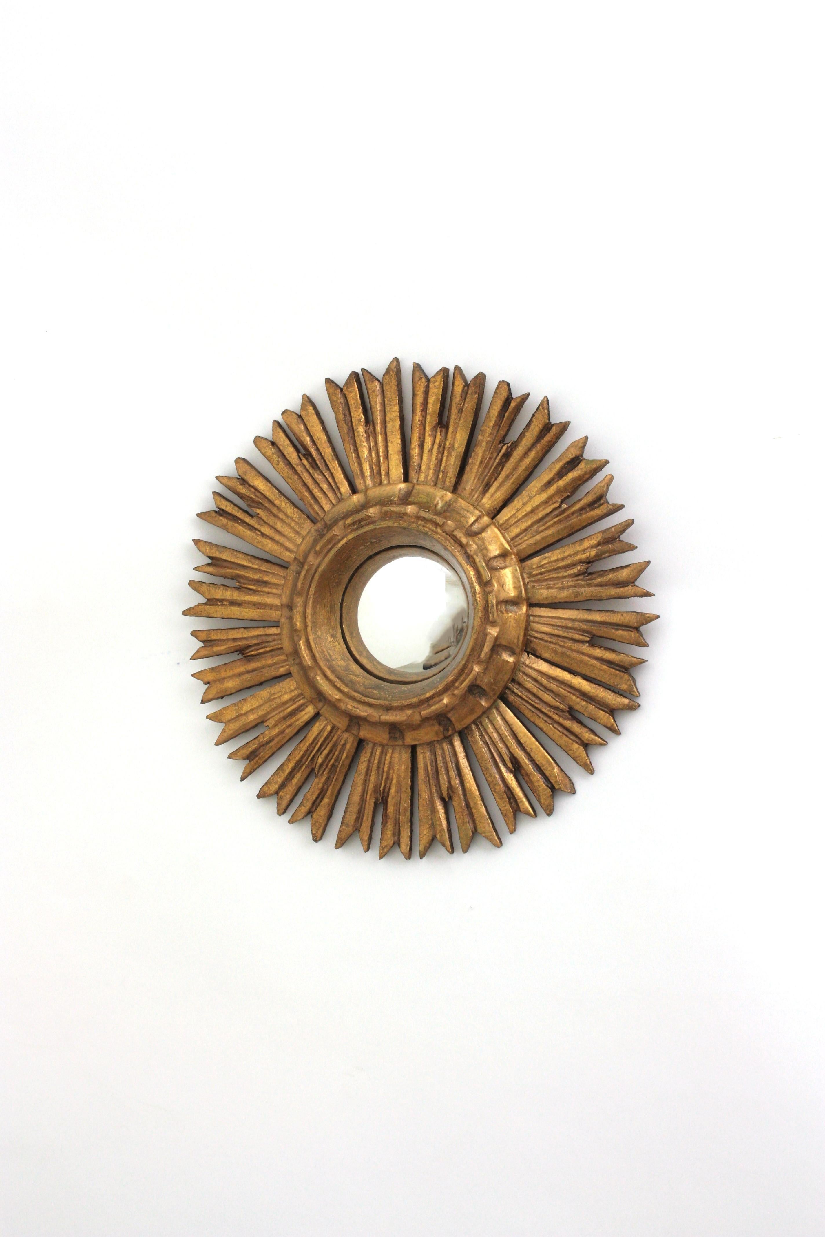 1940s Spanish Baroque Giltwood Sunburst Mirror with Convex Glass For Sale 4