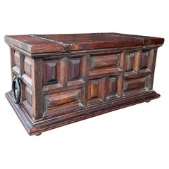 Baule in stile barocco spagnolo degli anni '40 Vintage Mid-Century Old Hollywood Mansion