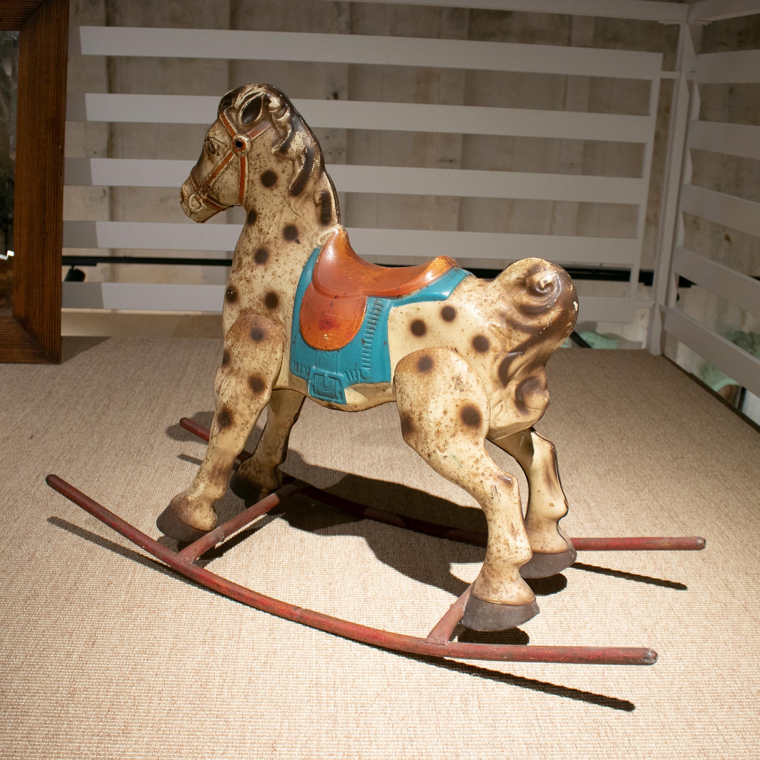 Jouet en métal espagnol pour enfants des années 1940 - Cheval à bascule Bon état à Marbella, ES