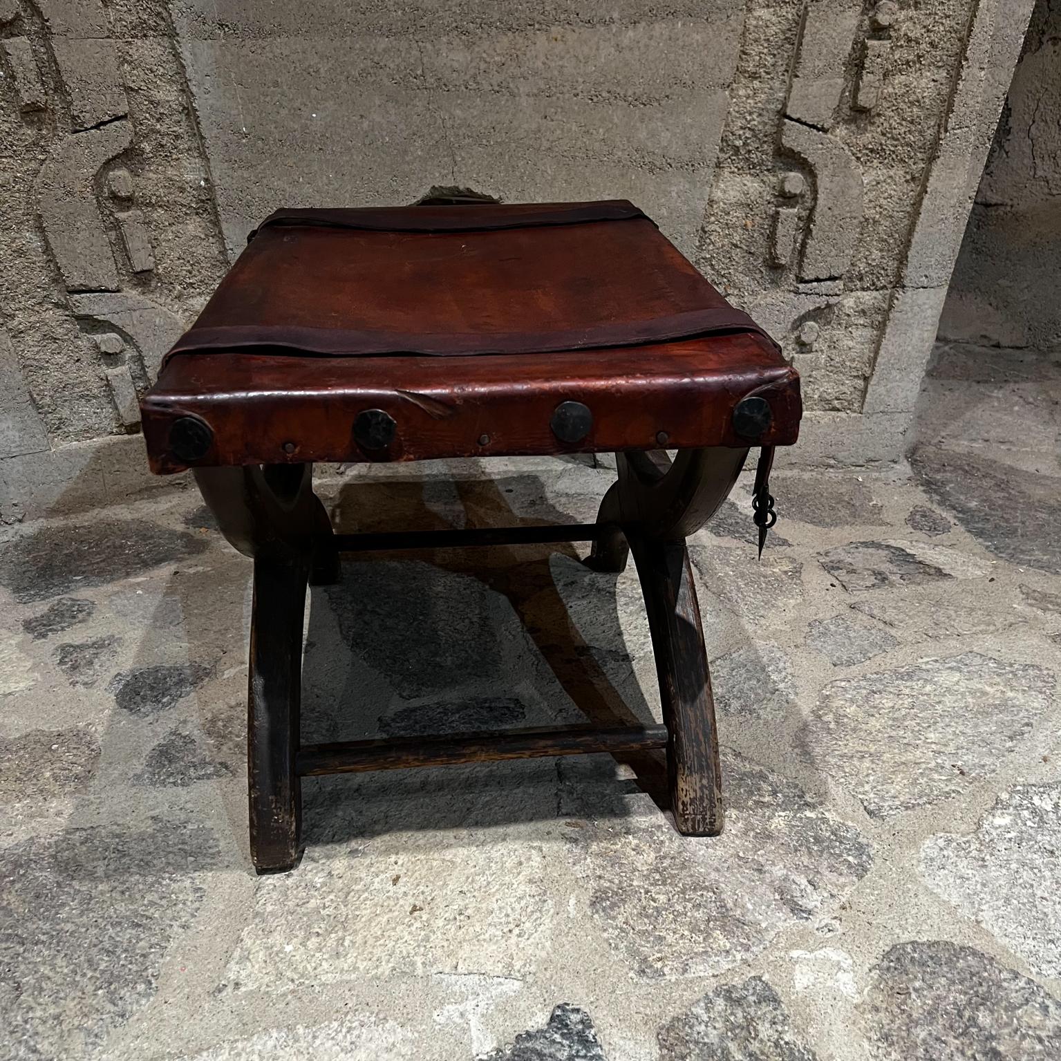 Mid-20th Century 1940s Spanish Colonial Curule Miguelito Medallion Stool Leather and Mahogany For Sale
