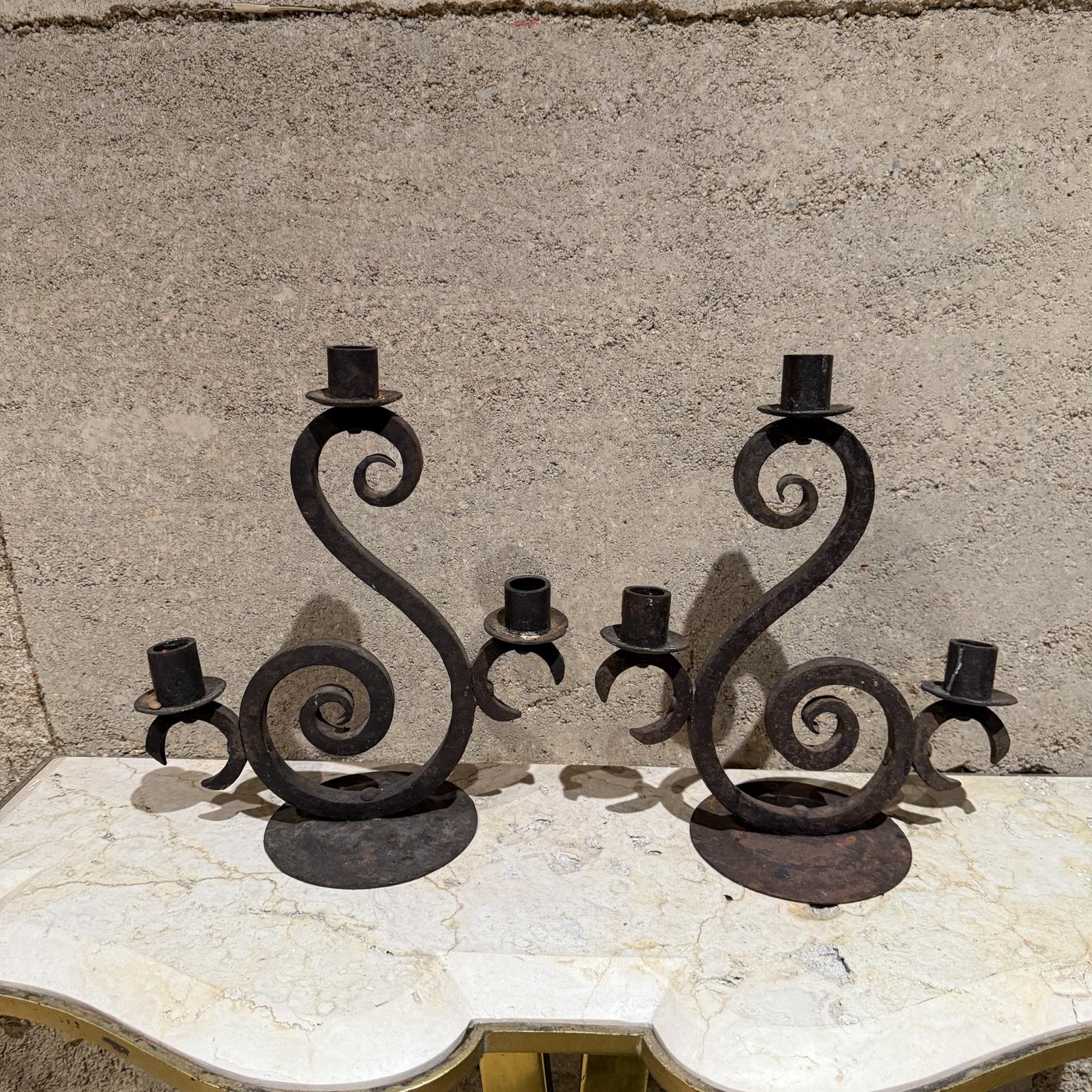 Spagnolo Candelabri in ferro rustici Coloni spagnoli degli anni '40 in vendita