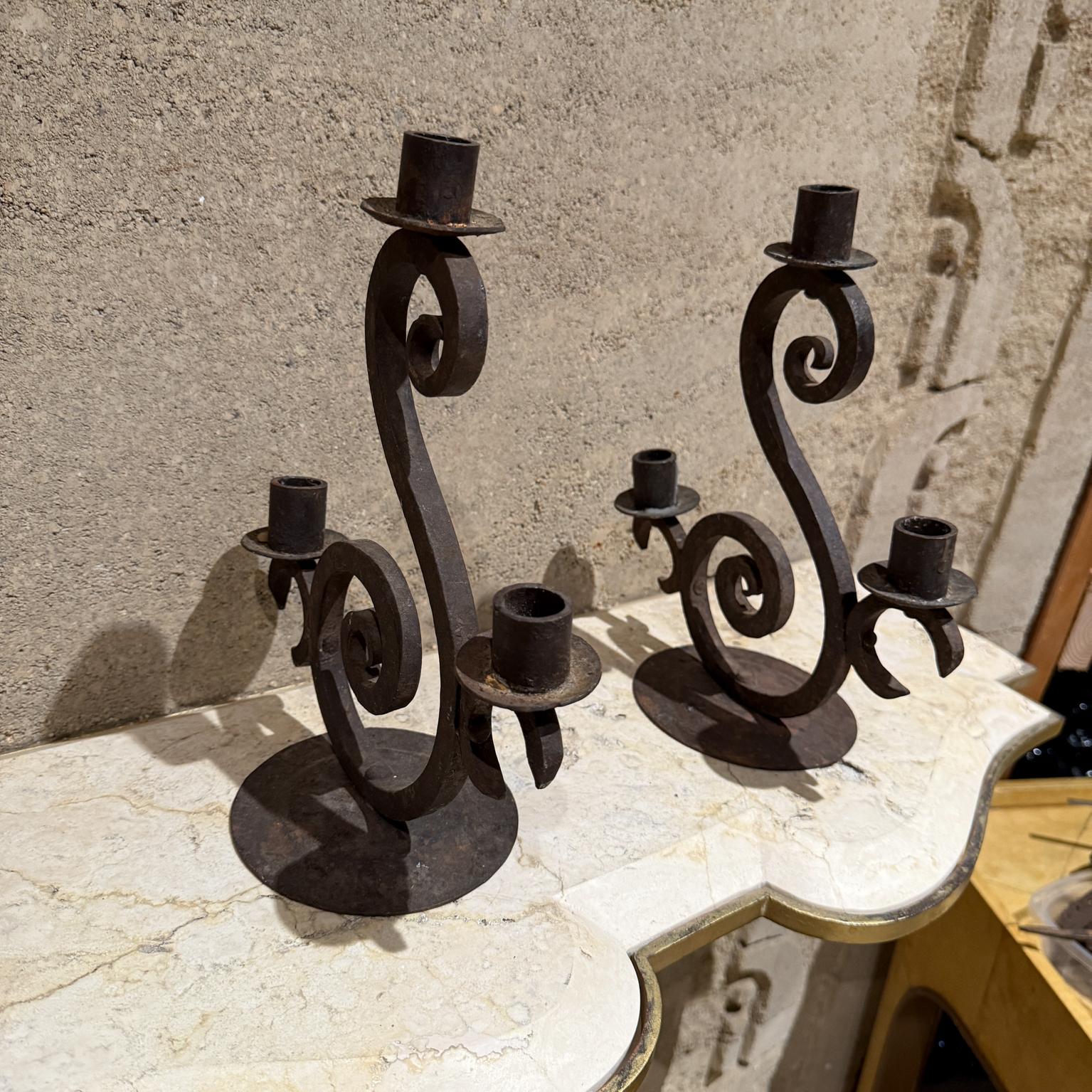 Metà XX secolo Candelabri in ferro rustici Coloni spagnoli degli anni '40 in vendita
