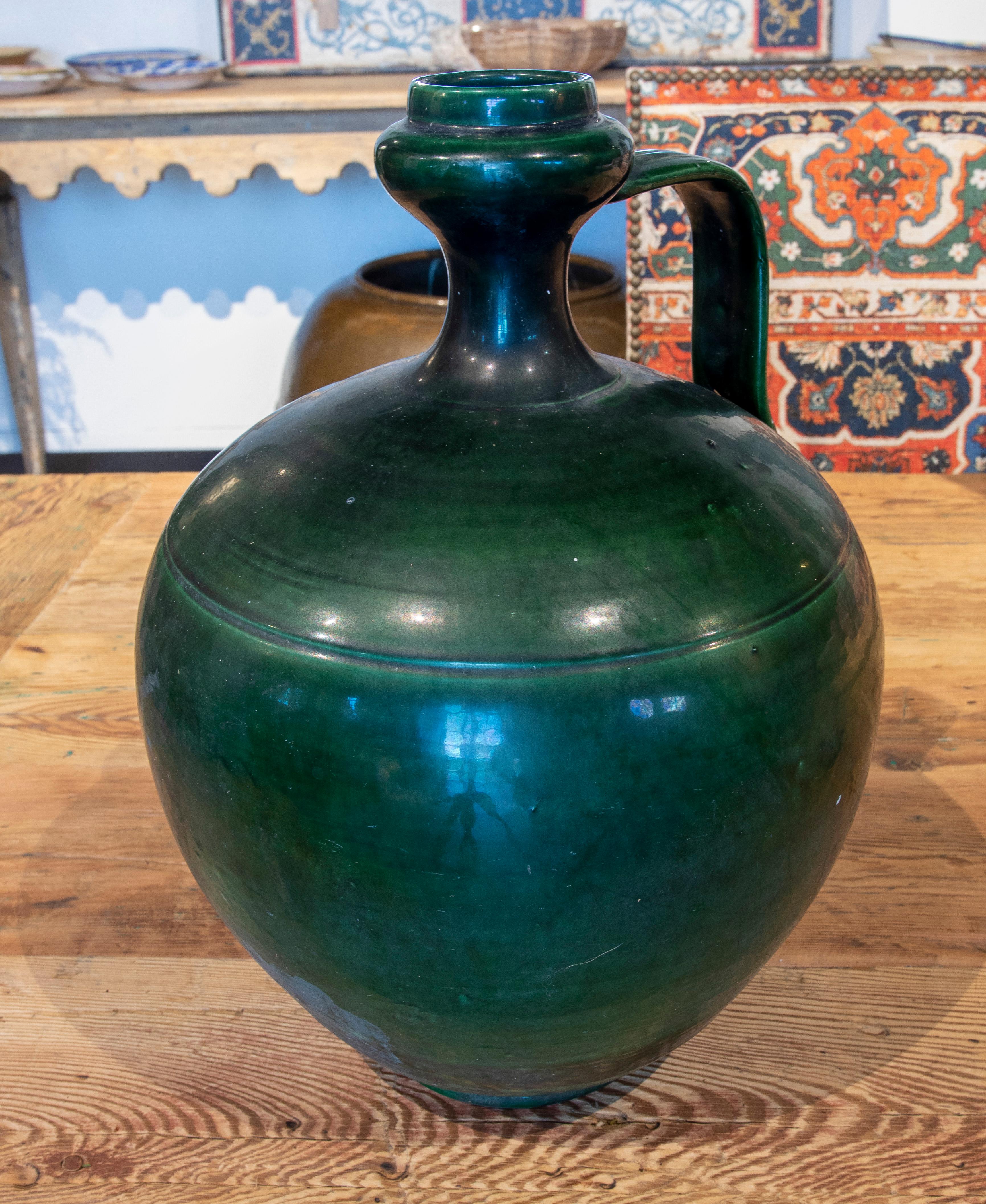 Vernissé Vase espagnol des années 1940 « Perula » en terre cuite émaillée verte de Jaen en vente