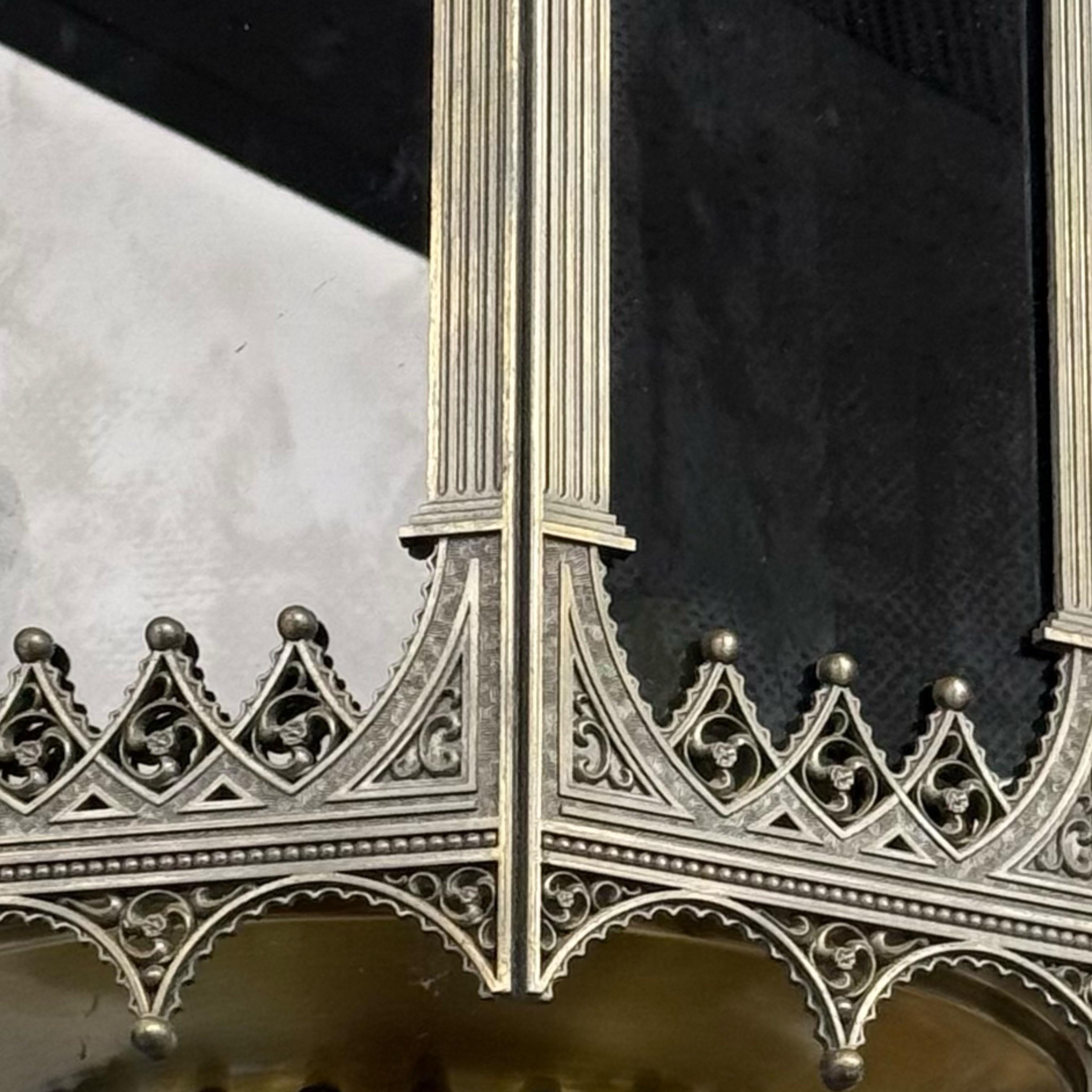 Lampada a sospensione ottagonale di grandi dimensioni del 1940 in stile gotico/revival spagnolo In condizioni buone in vendita a Charleston, SC