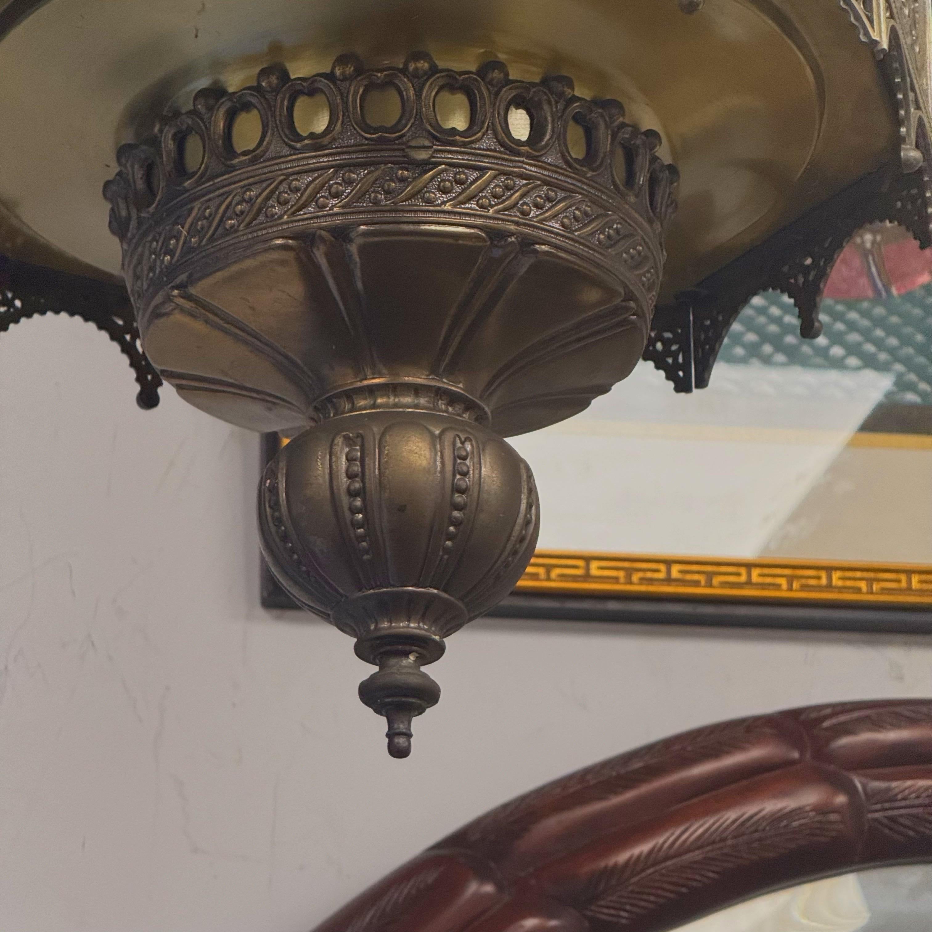 Metallo Lampada a sospensione ottagonale di grandi dimensioni del 1940 in stile gotico/revival spagnolo in vendita