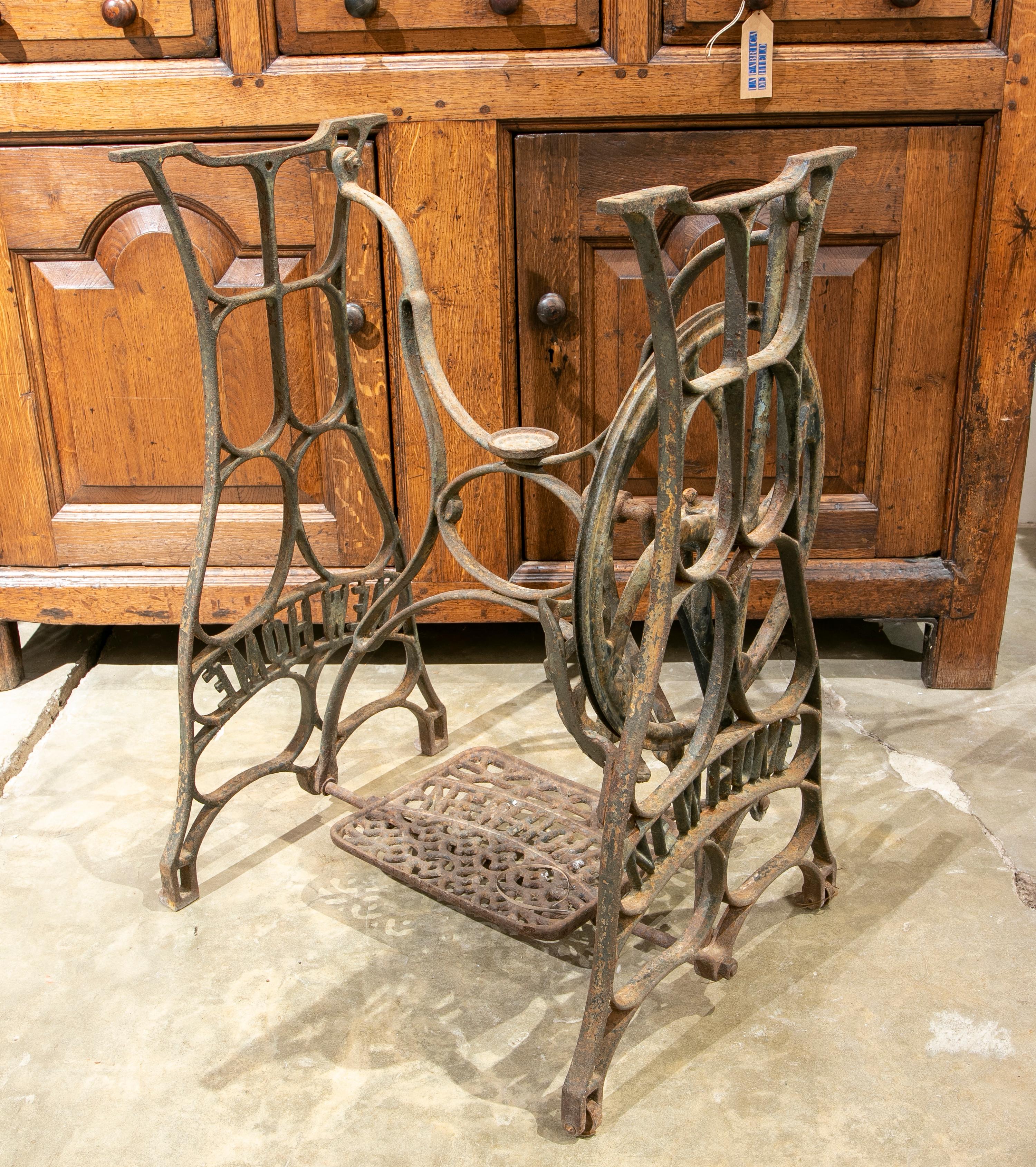 1940s Spanish Sewing Machine Iron Foot In Good Condition For Sale In Marbella, ES