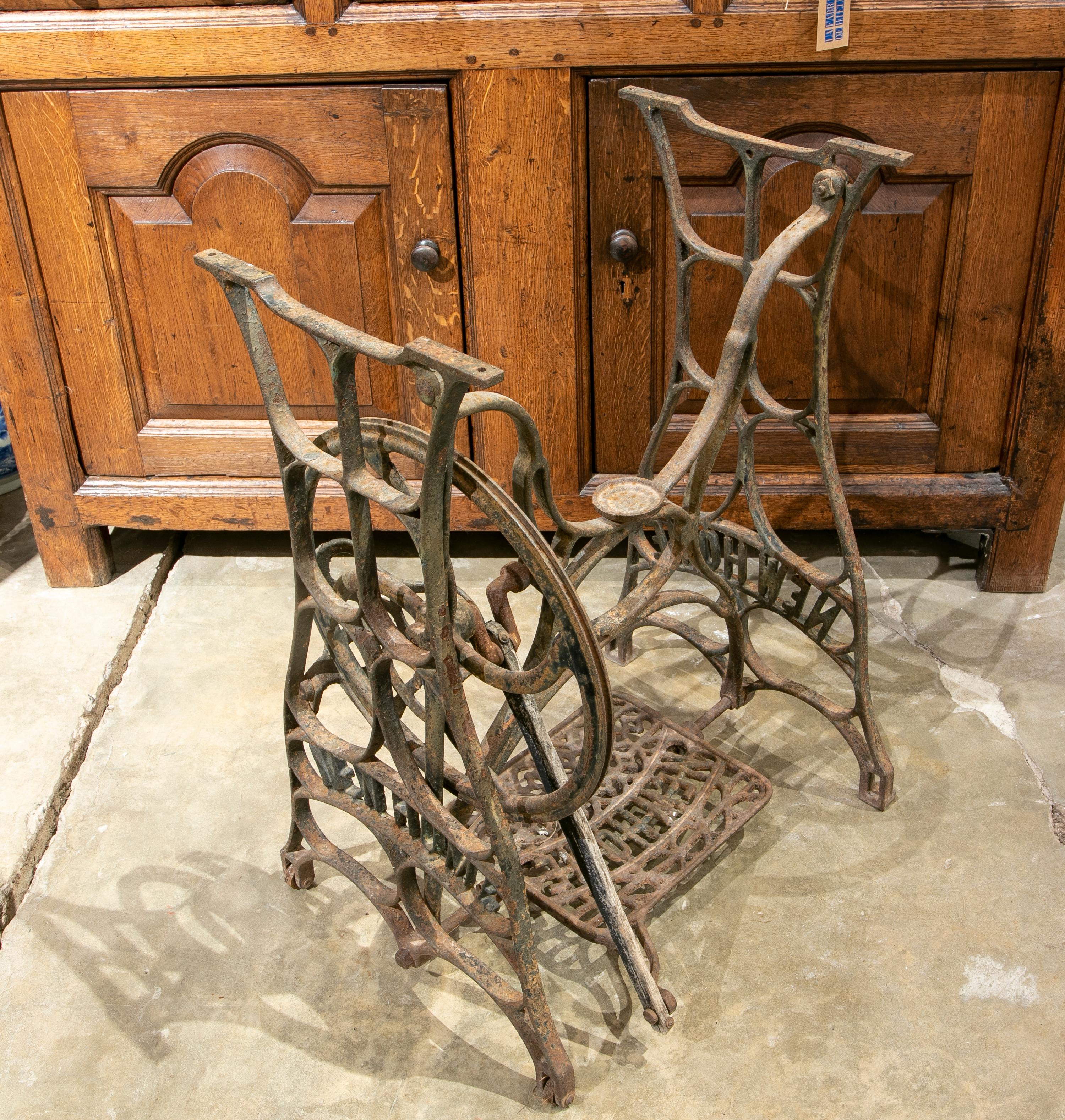 1940s Spanish Sewing Machine Iron Foot For Sale 2