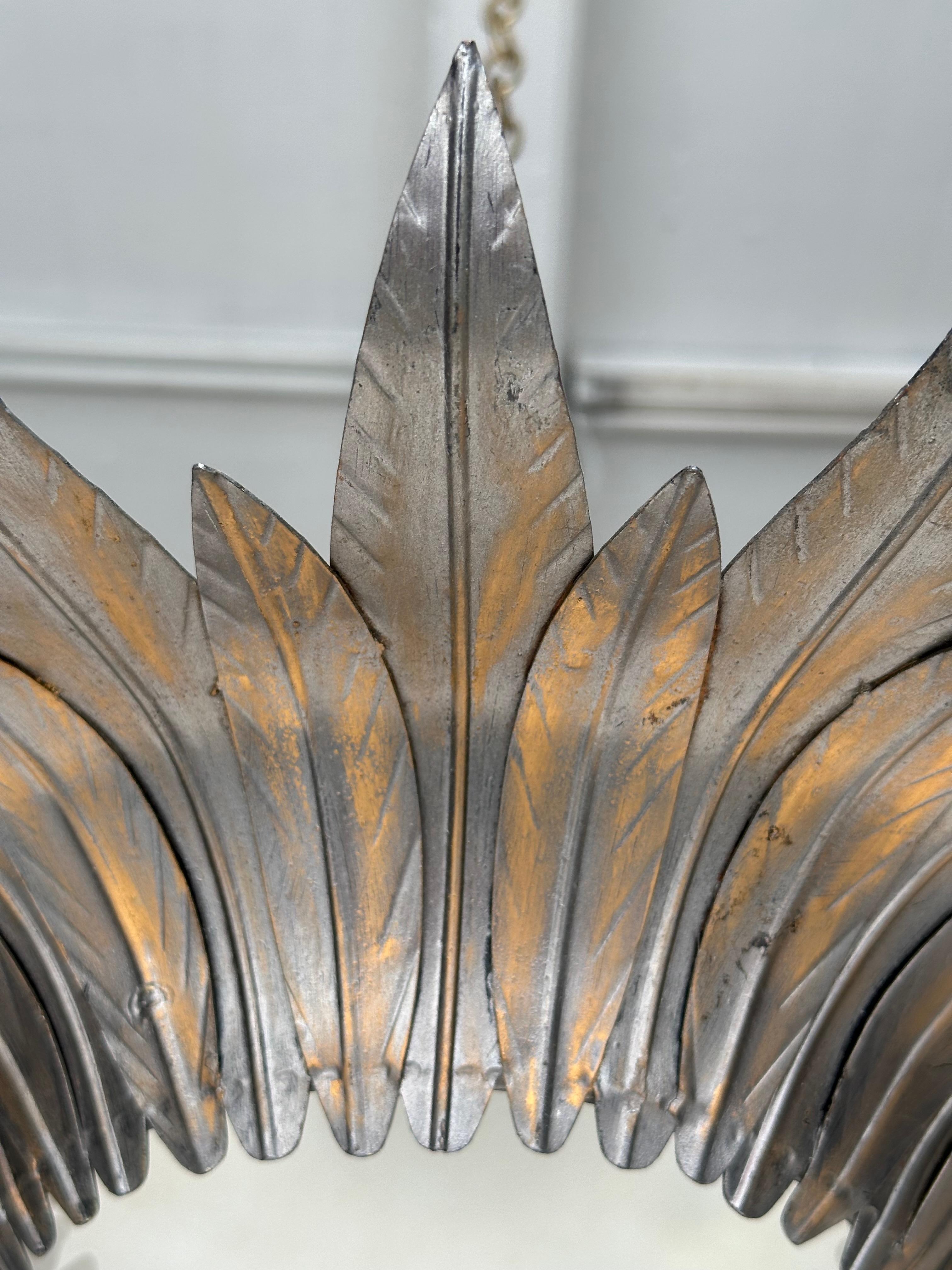 Plafonnier espagnol des années 1940 argenté Sunburst avec rehauts en or patiné en vente 3