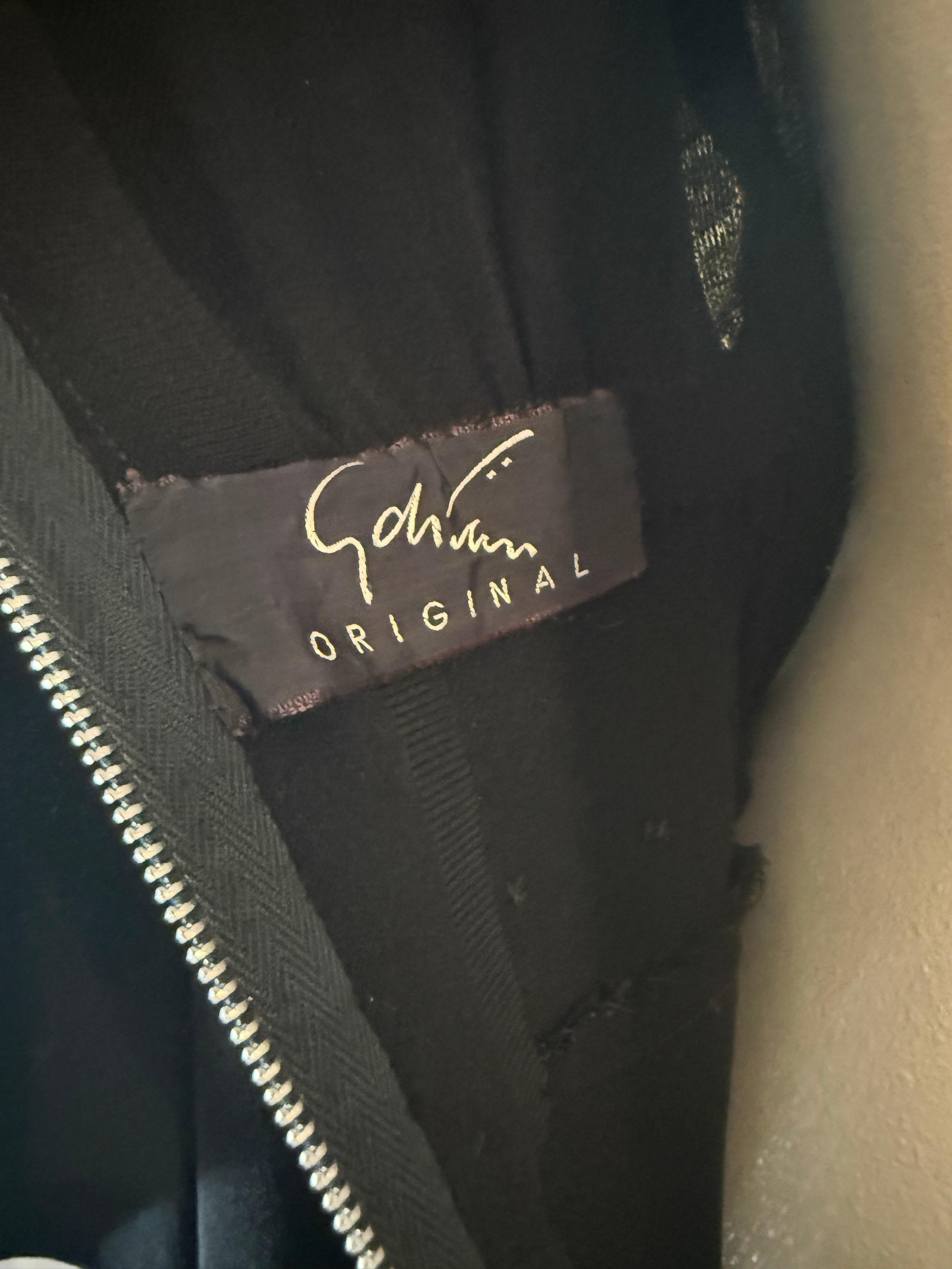 Spettacolare abito in crêpe nero di Adrian degli anni '40 con cappuccio sul retro e abbellimenti in strass in vendita 7