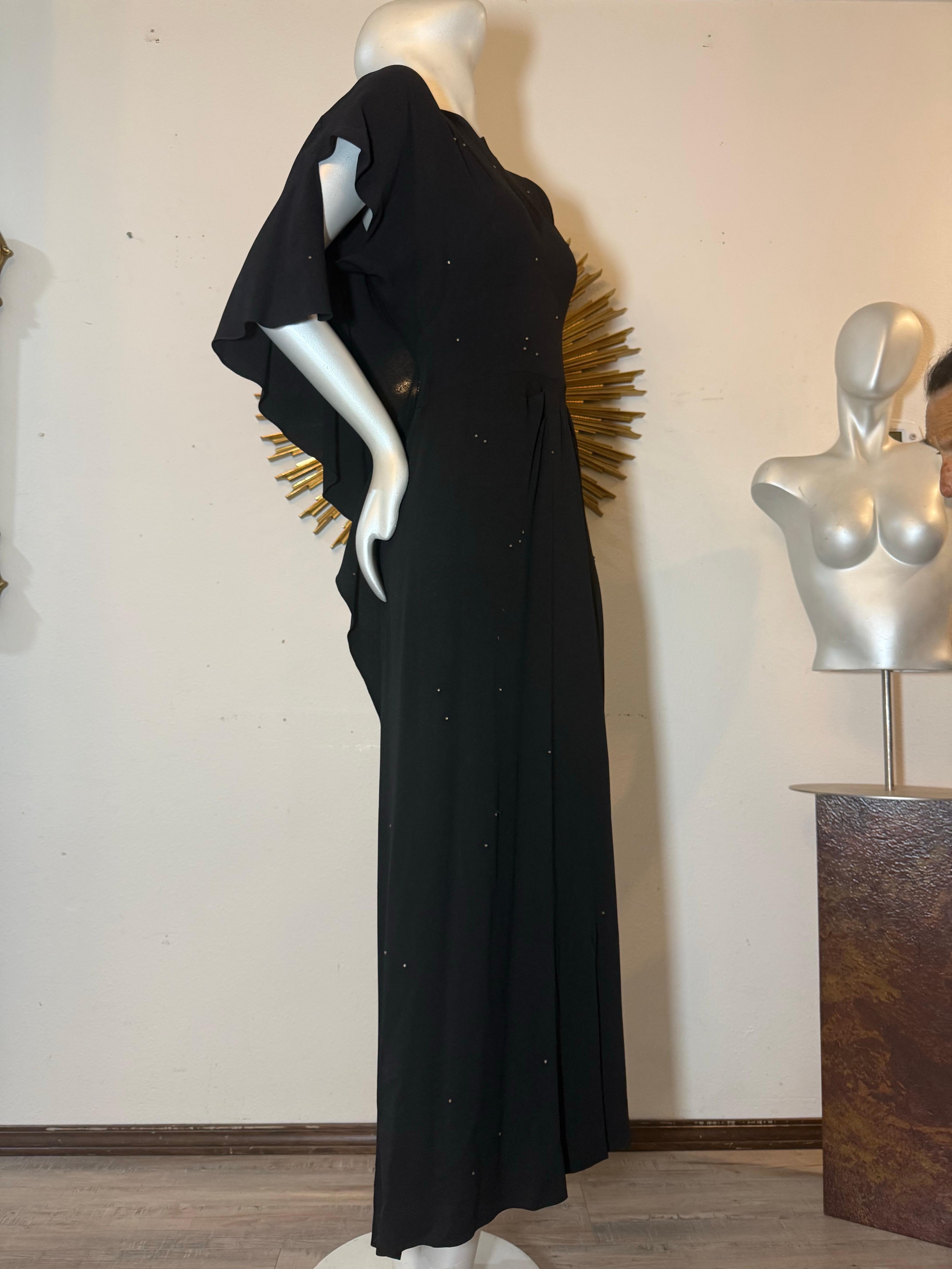 Nero Spettacolare abito in crêpe nero di Adrian degli anni '40 con cappuccio sul retro e abbellimenti in strass in vendita
