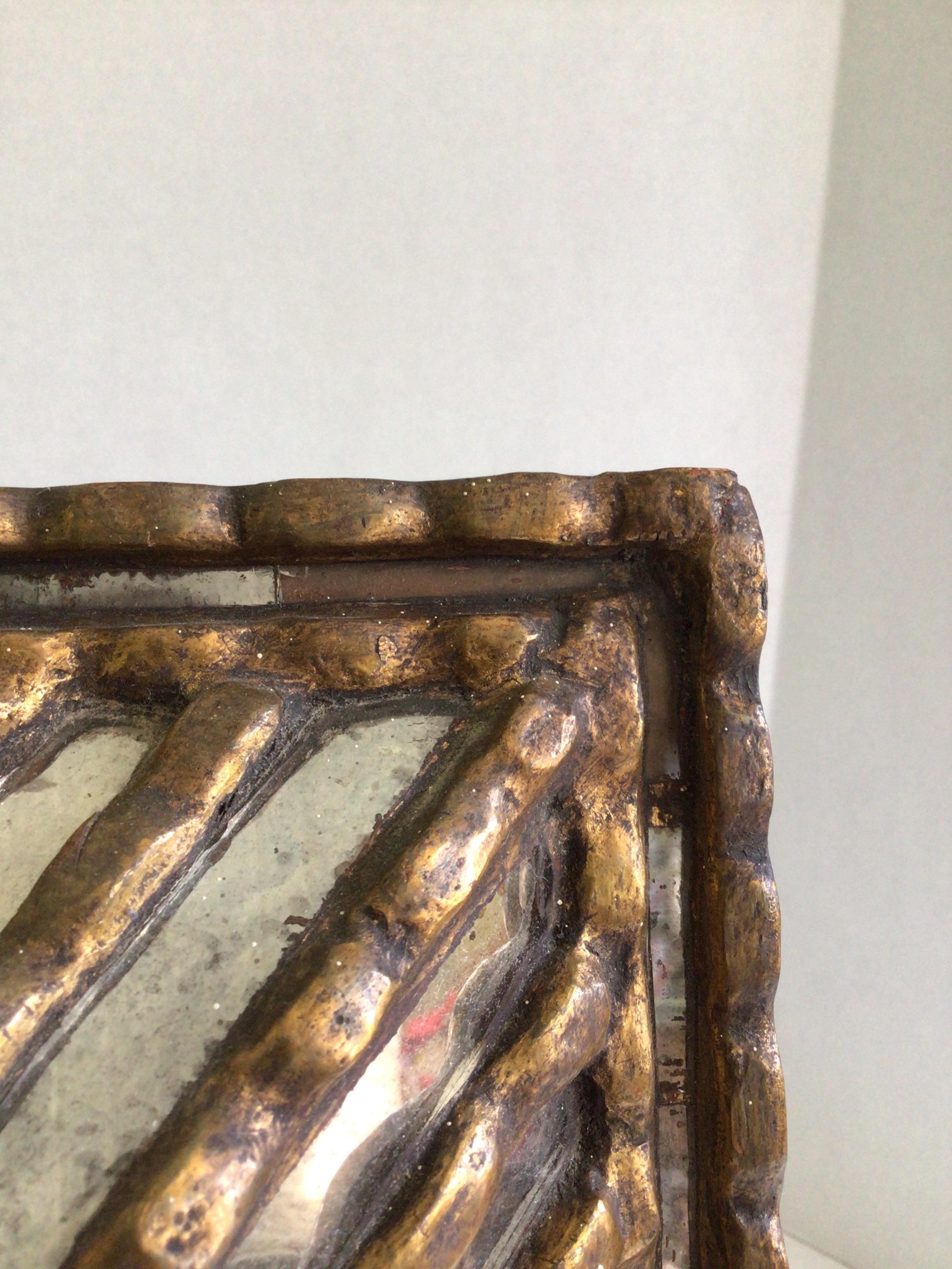 Specchio quadrato in legno intagliato dorato degli anni '40 in vendita 6