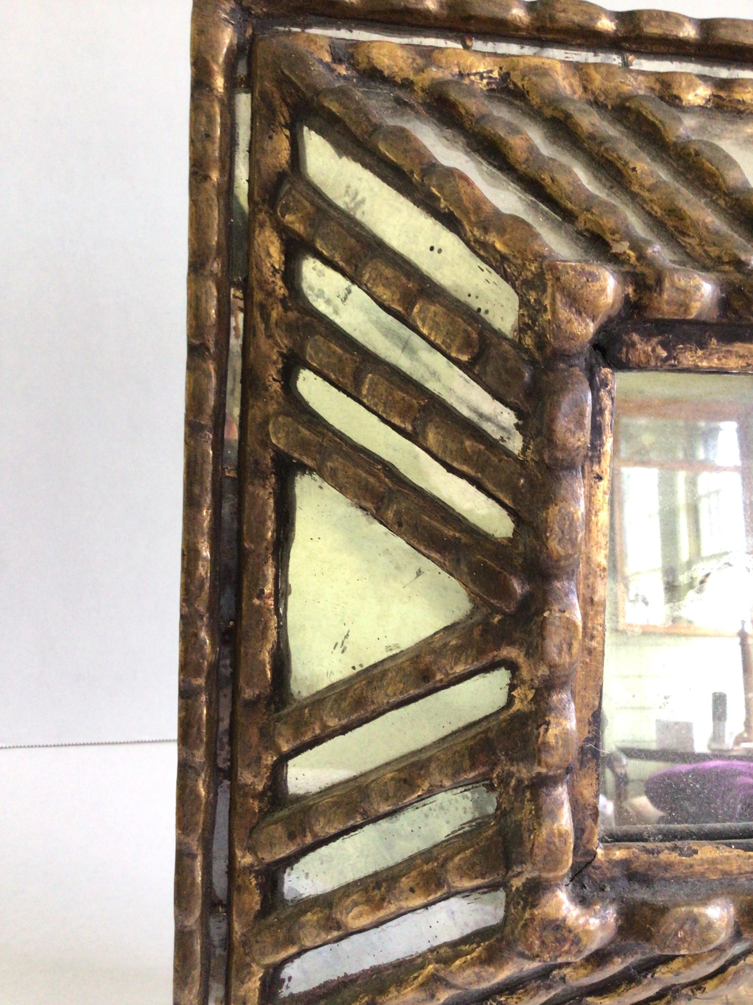 Specchio quadrato in legno intagliato dorato degli anni '40 in vendita 2