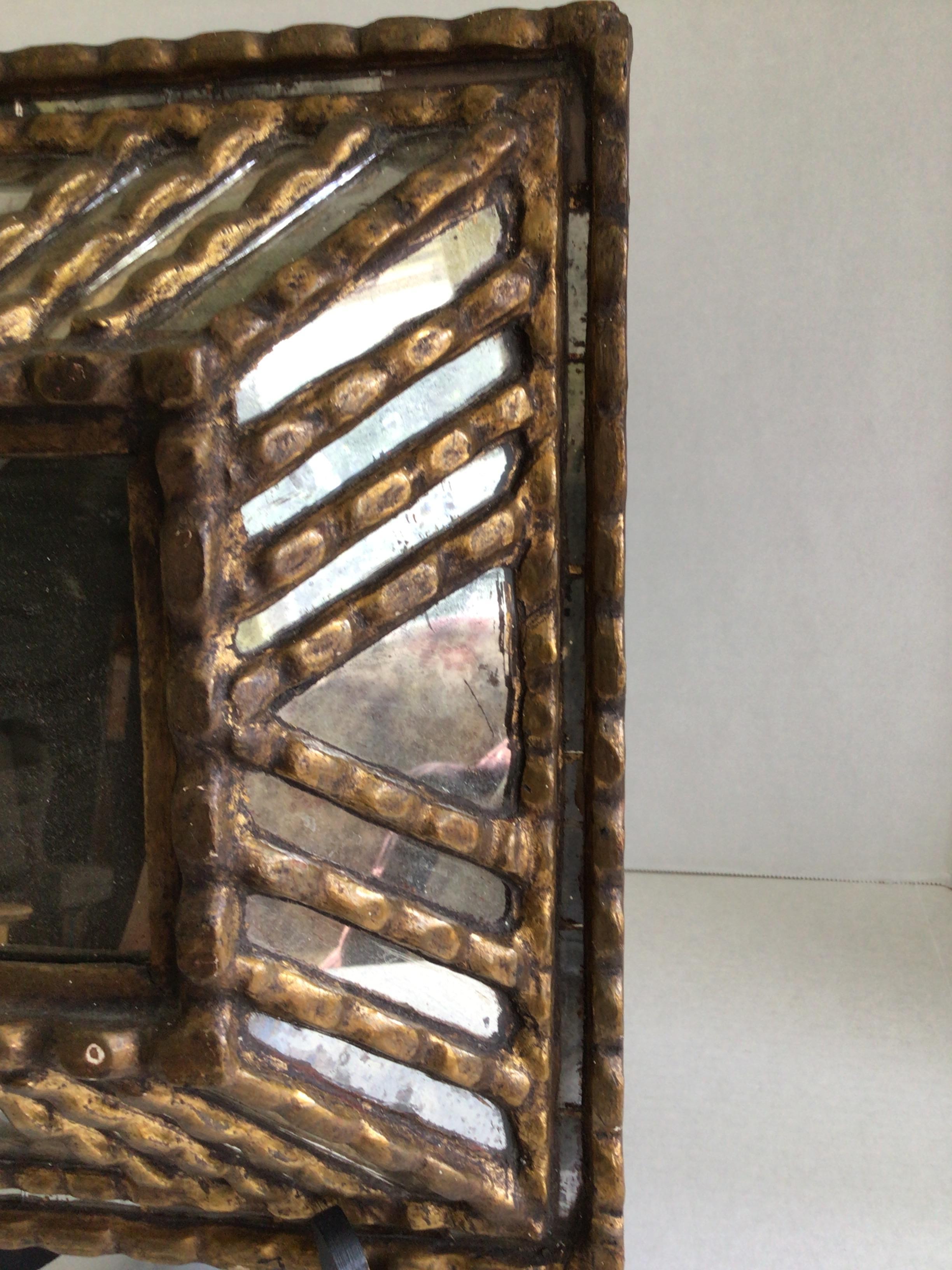 Specchio quadrato in legno intagliato dorato degli anni '40 in vendita 3