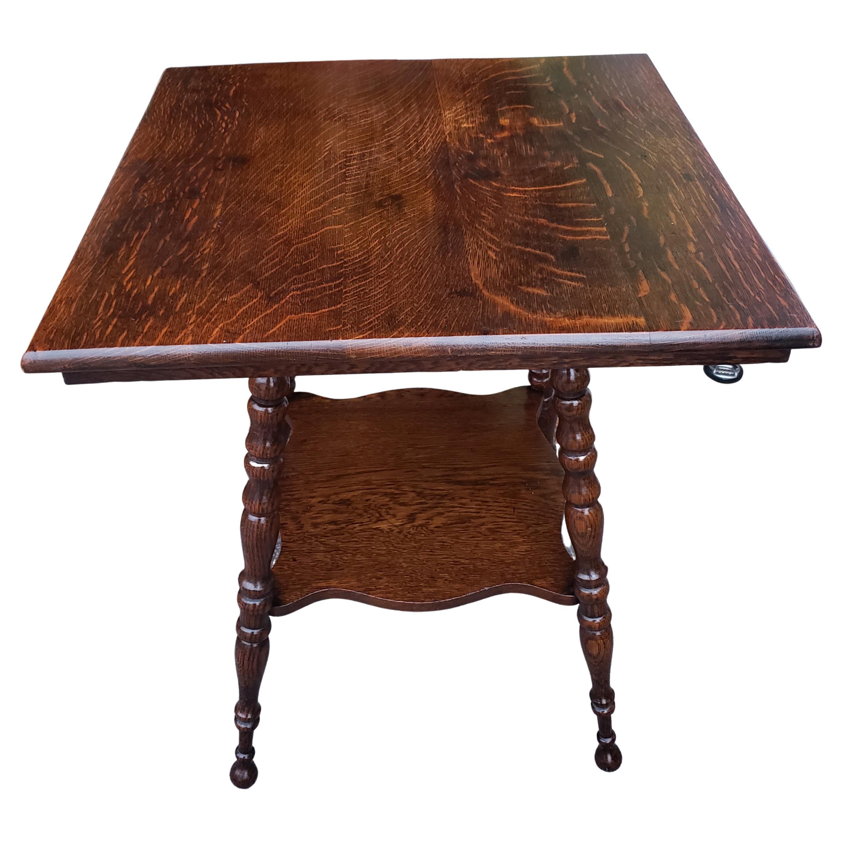 1940s mid-century square quarter sawn tiger oak two-tier parlor table bobbin legs
Good Condition,Solid and Firm.
Vintage Piece with normal signs of wear, this is what gives its character and confirms its age.
Beautiful coloring in the wood grain.