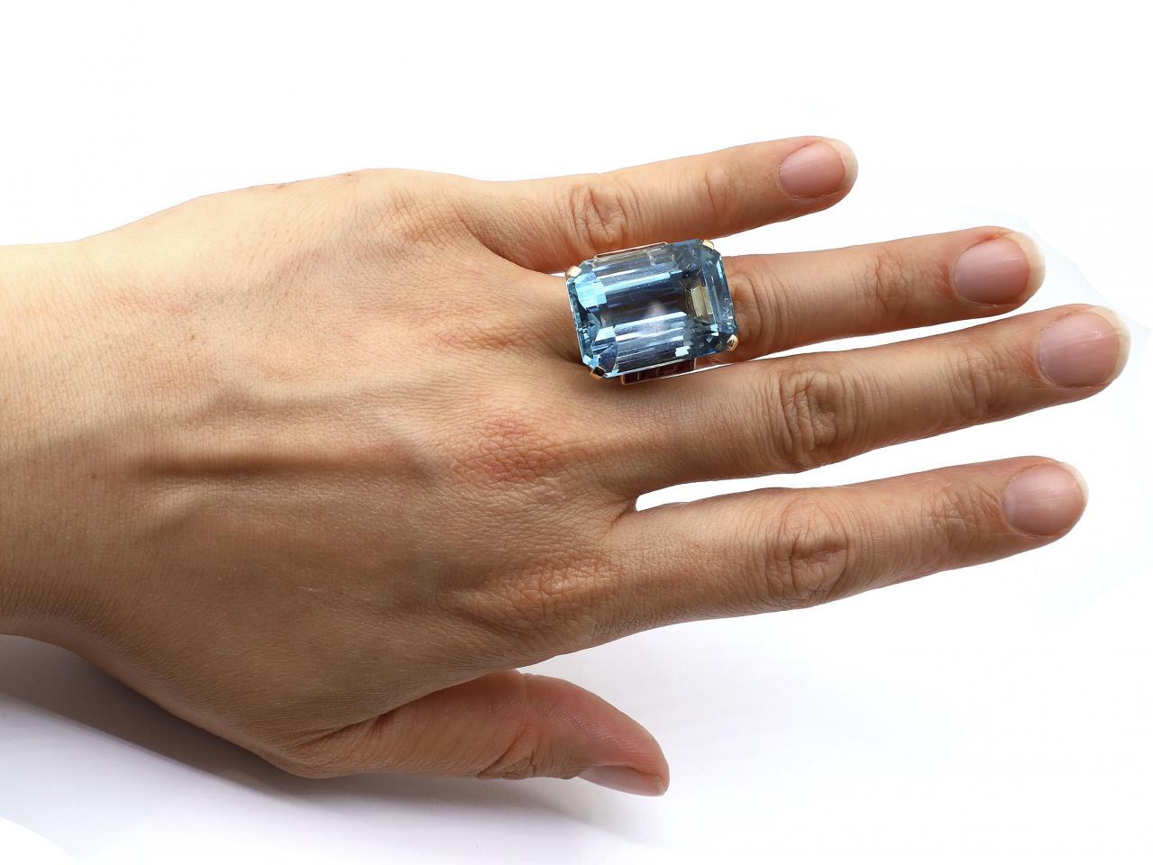 1940er Jahre SSEF zertifizierter Santa Maria 36,86 Karat Aquamarin und burmesischer Rubin Ring (Smaragdschliff)