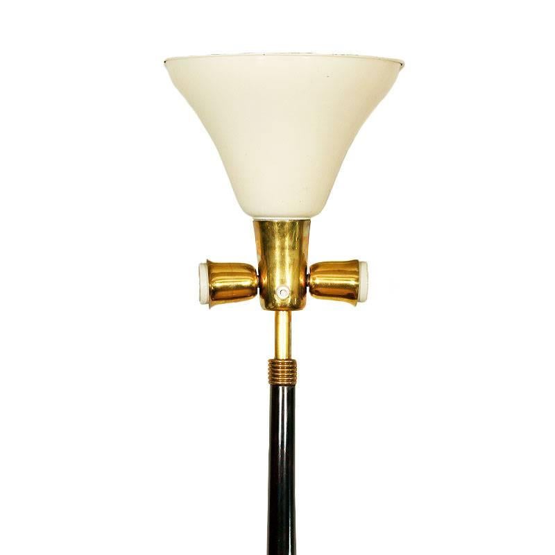 Polished 1940s Standing Lamp, 3 lights, stained walnut, polished brass, silk - Italy 