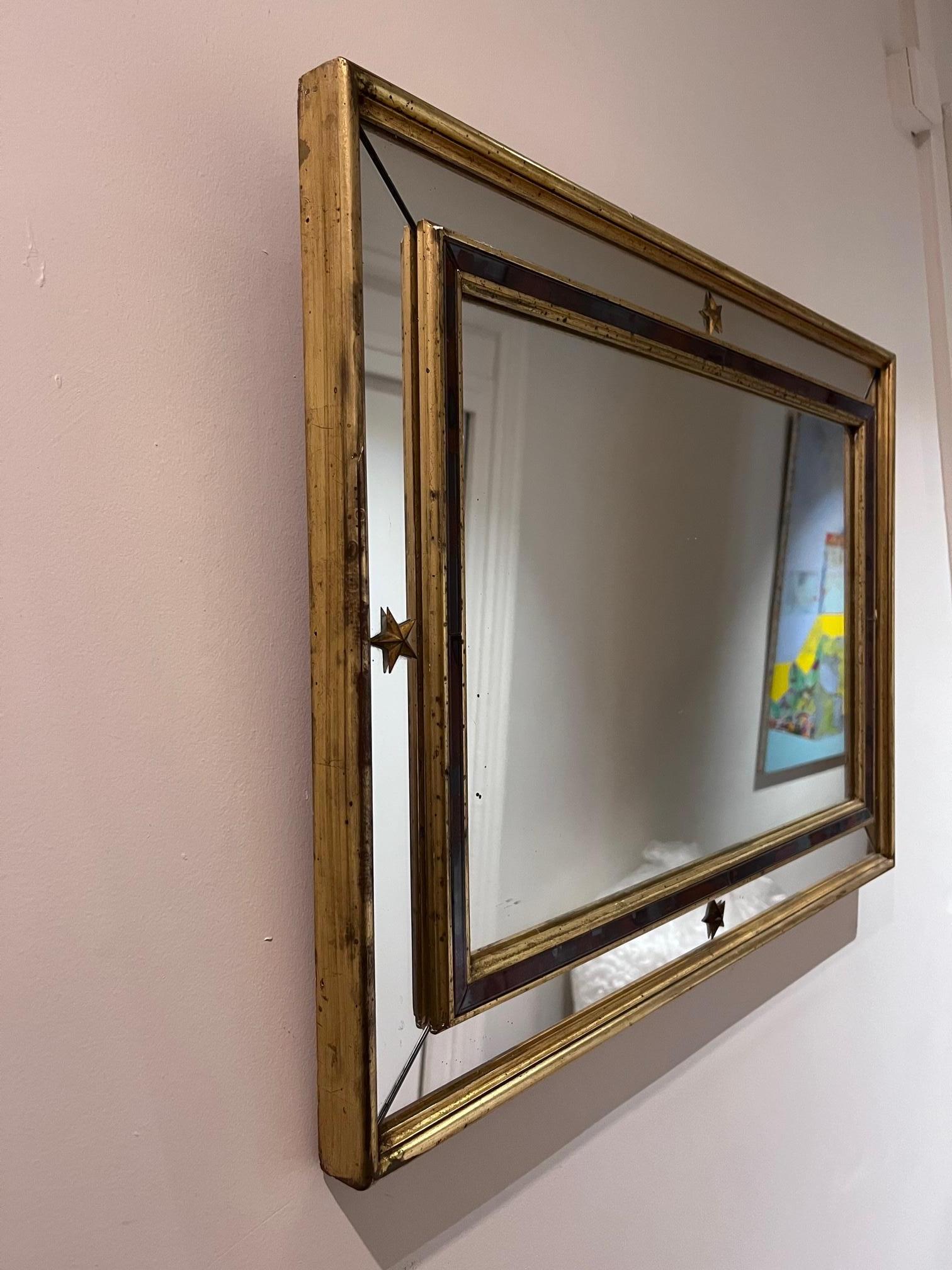Pierre Lardin Wandspiegel mit vergoldetem Holzrahmen, verziert mit Messingsternen um 1940
Pierre Lardin, geboren am 14. Januar 1902 und gestorben im August 1982 in Paris, ist ein französischer Glaskünstler, der mit Max Ingrand und Robert Pansart zu