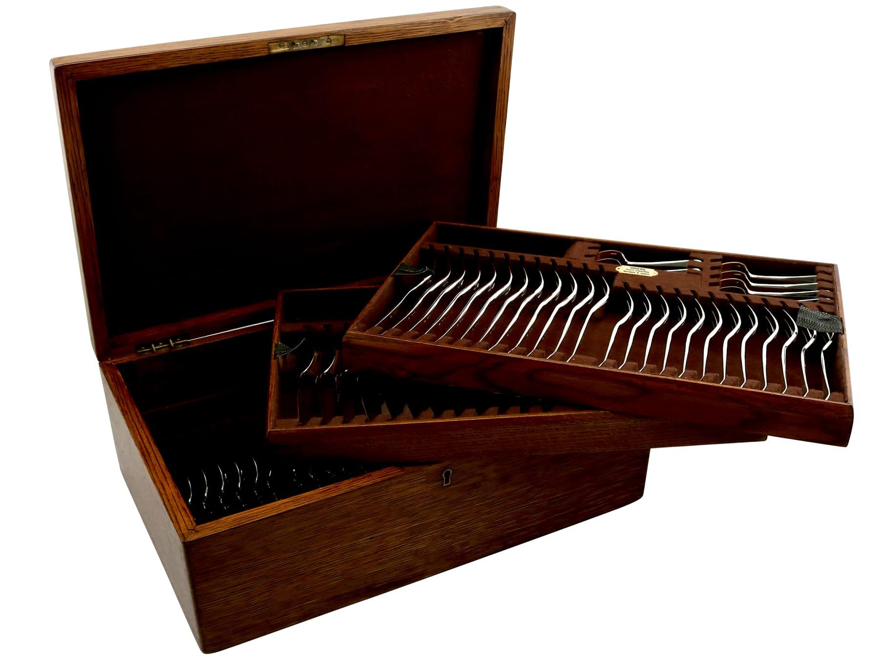An exceptional, fine and impressive vintage George VI English straight sterling silver Hanoverian rat tail pattern 86 piece canteen of cutlery for twelve persons - boxed; an addition to our vintage flatware collection

The pieces of this exceptional