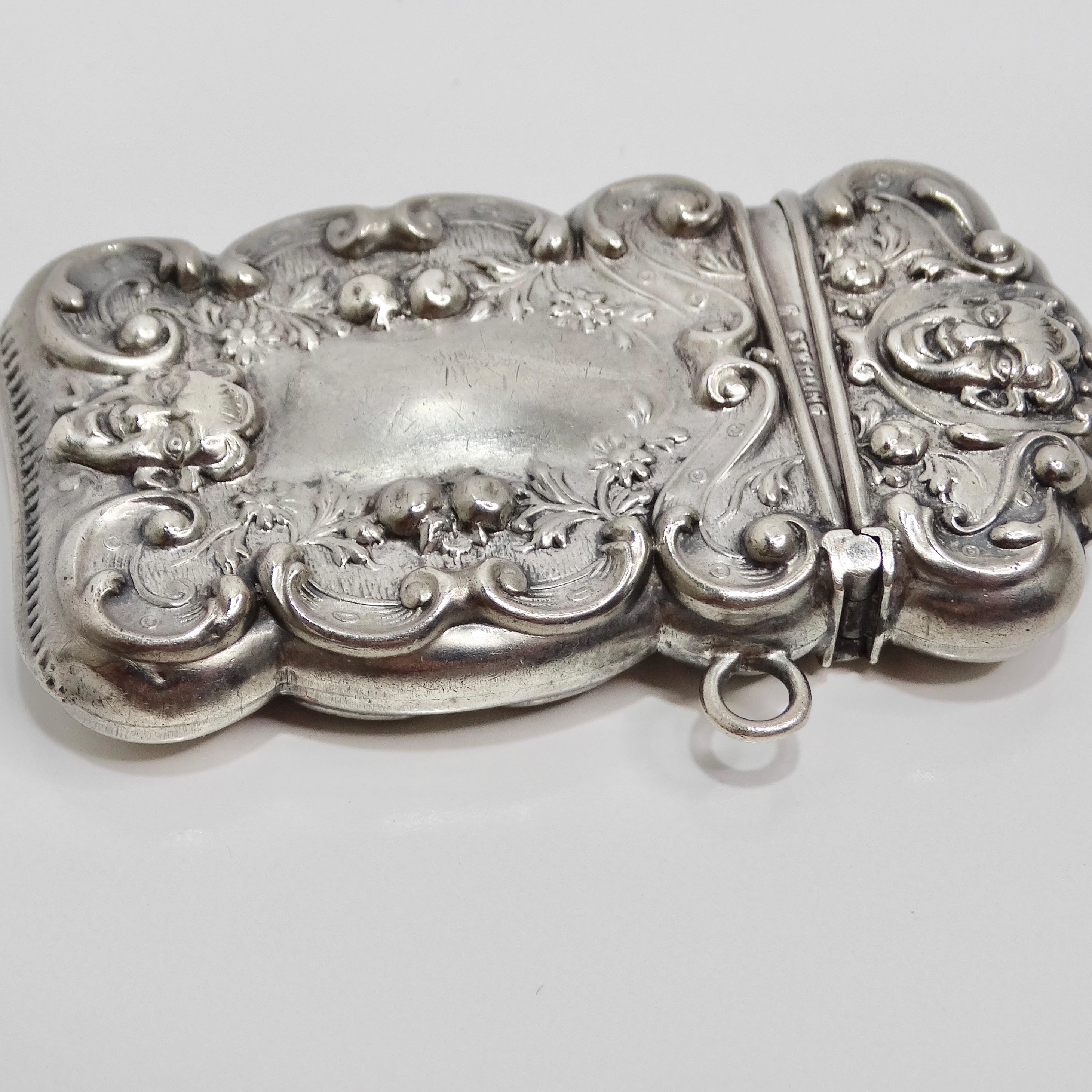 da uomo o donna Ciondolo a forma di scatola di fiammiferi inciso in argento Sterling degli anni '40 in vendita