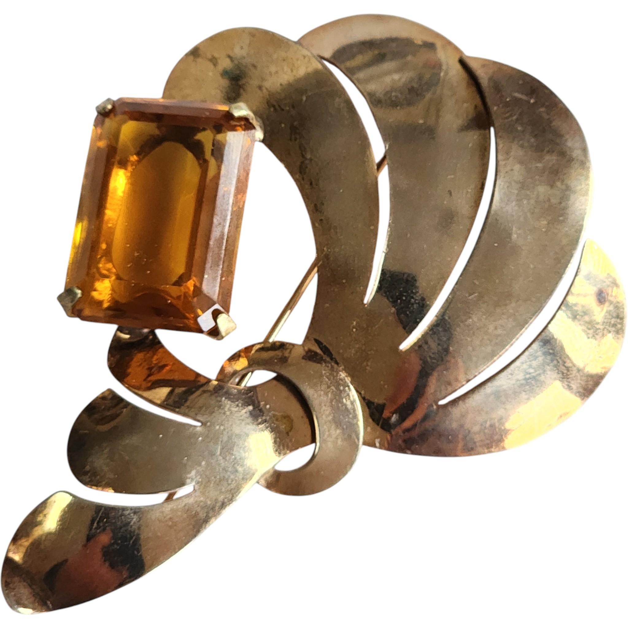 1940s Sterling Silver Ribbon Brooch with Emerald-Cut Amber Glass Stone