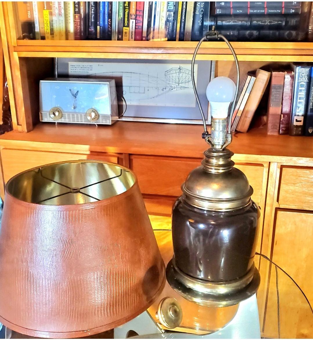 Hollywood Regency Lampe en laiton et émail Stiffel des années 1940 en vente