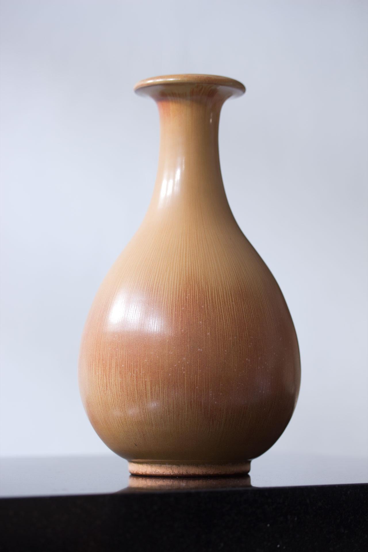 Beautiful ceramic vase designed by Gunnar Nylund, manufactured by Rörstrand in Sweden during the 1940s. Made from stoneware with hare fur glaze in sand to red ochre color.

Gunnar Nylund was artistic director at Rörstrand porcelain company, where he