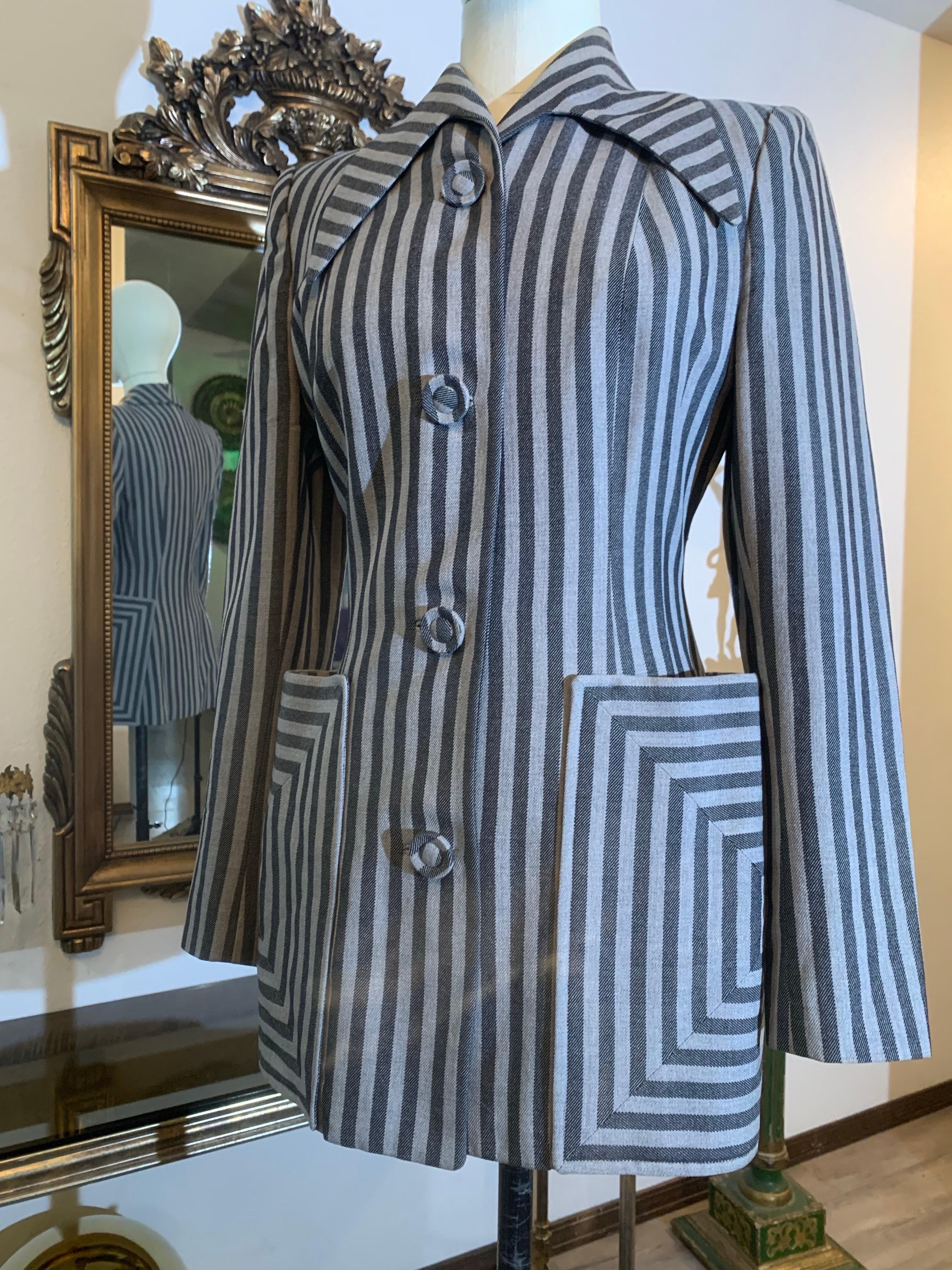1940s Stunning Gray on Gray Mitered Chalk Striped Jacket w Graphic Detailing In Excellent Condition For Sale In Gresham, OR