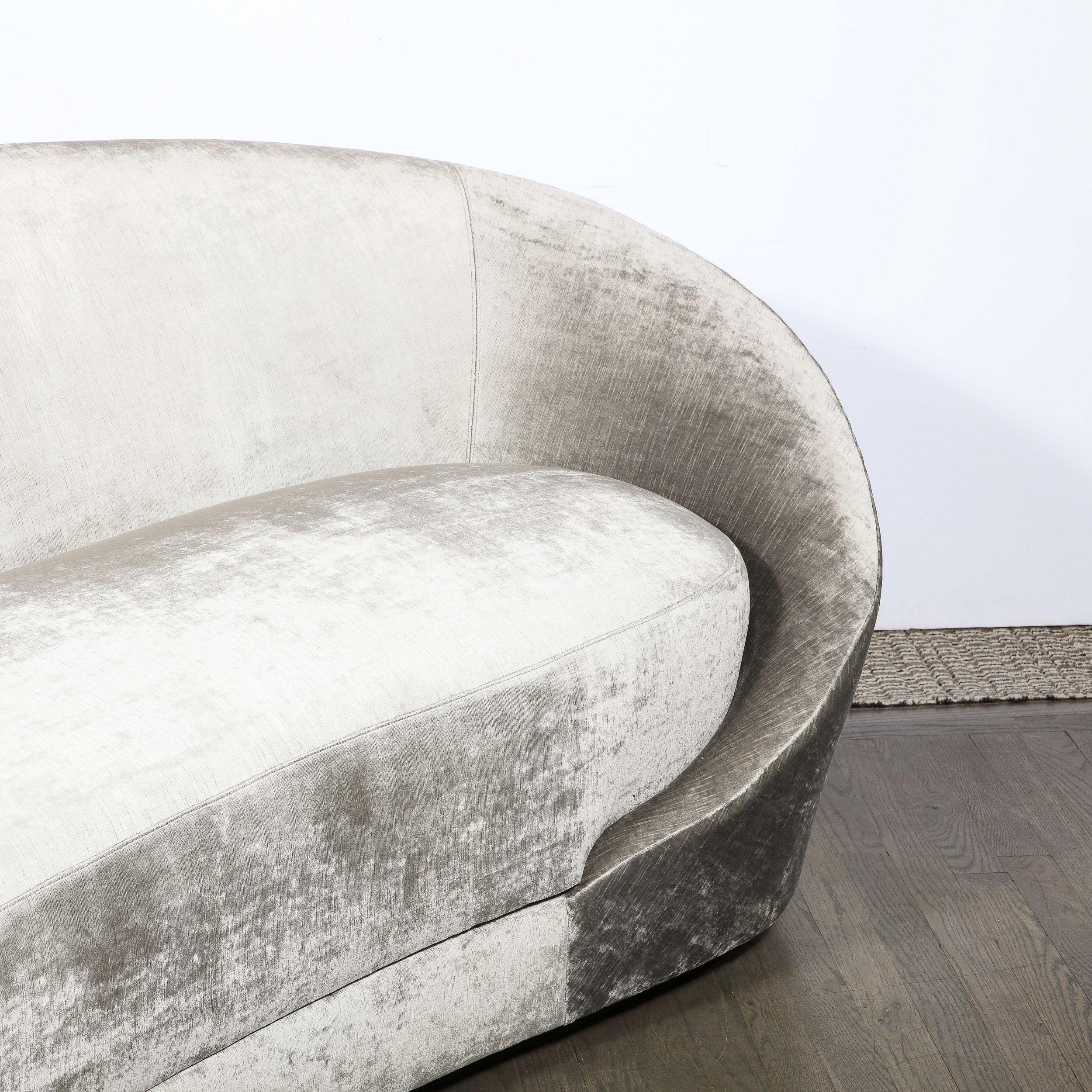 1940s Style Modernist Sweeping Curved Sofa in Platinum Velvet For Sale 5