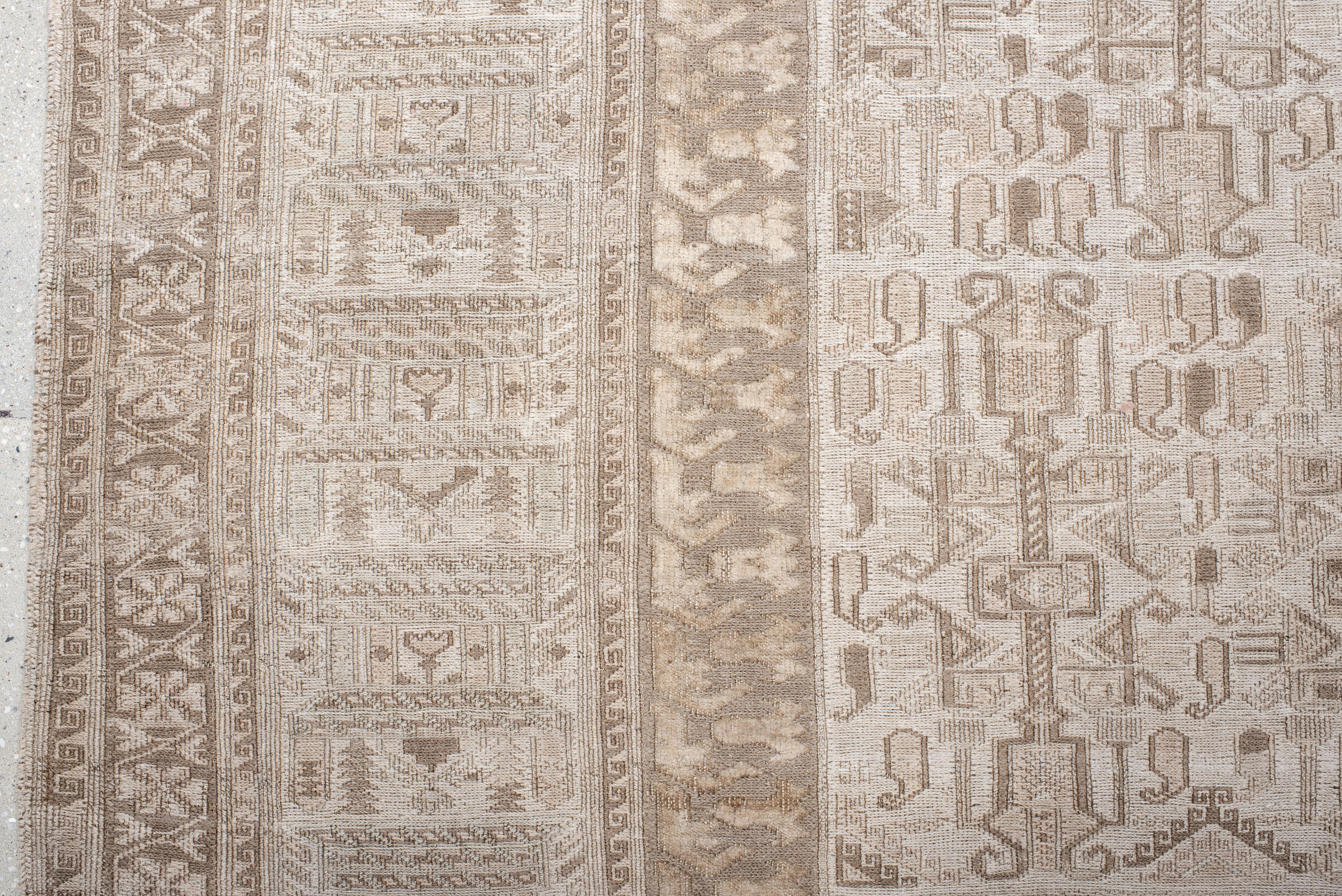 Wool 1940s Sumak Rug neutral tribal repeat For Sale